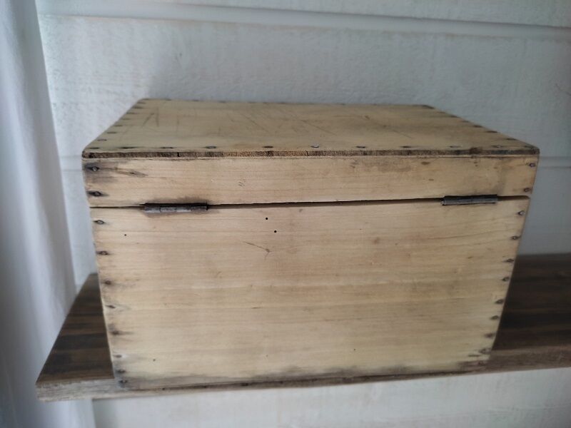 Wooden box aero-gummed chest storage deco