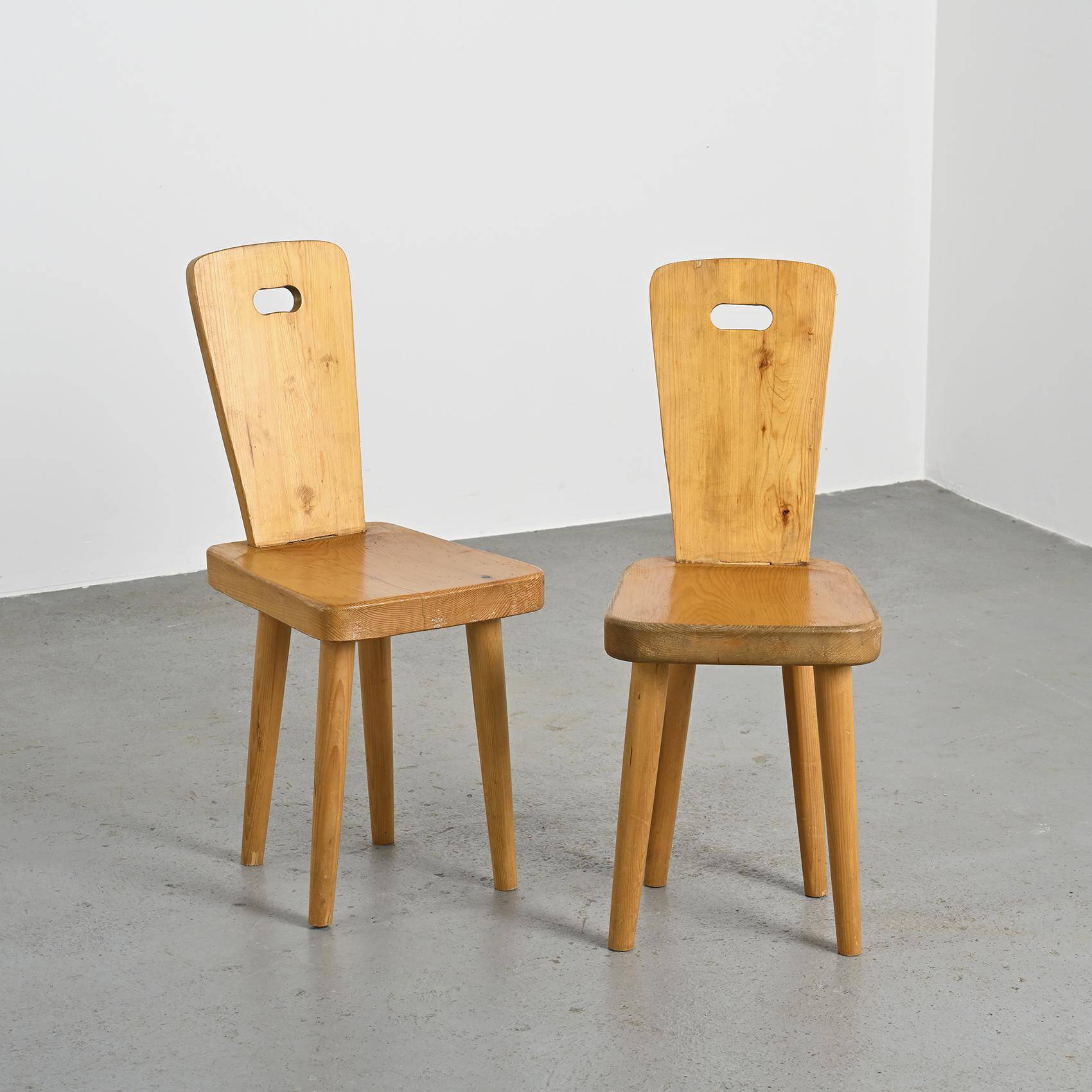 Pair of high-backed chairs by Christian Durupt, Méribel 1960