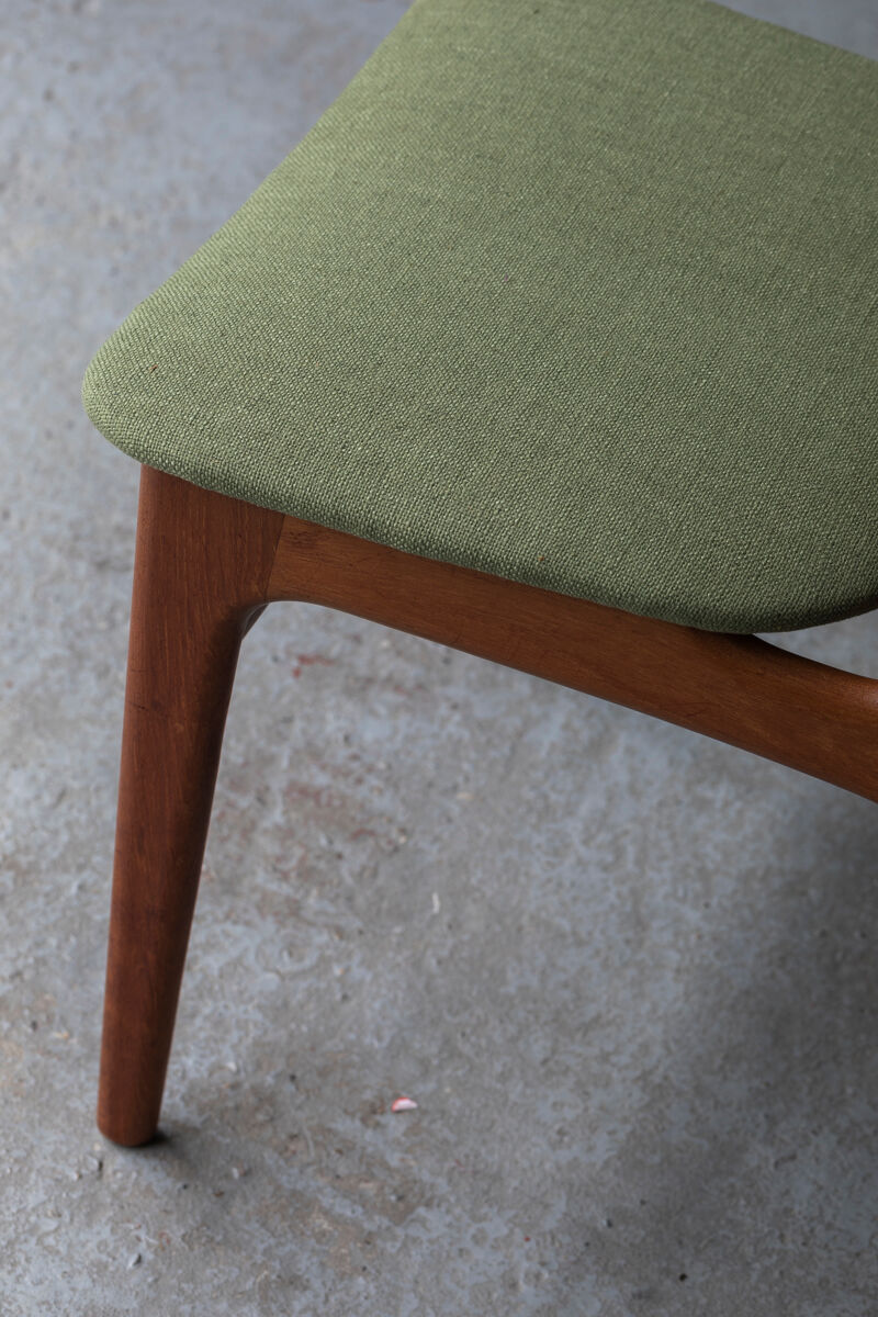 Set of 4 dining chairs by Schiønning & Elgaard with green seat
