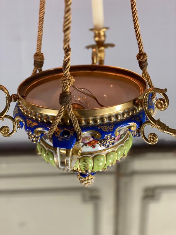 Porcelain lustre, three arms of light in bronze and golden copper, 19th century
