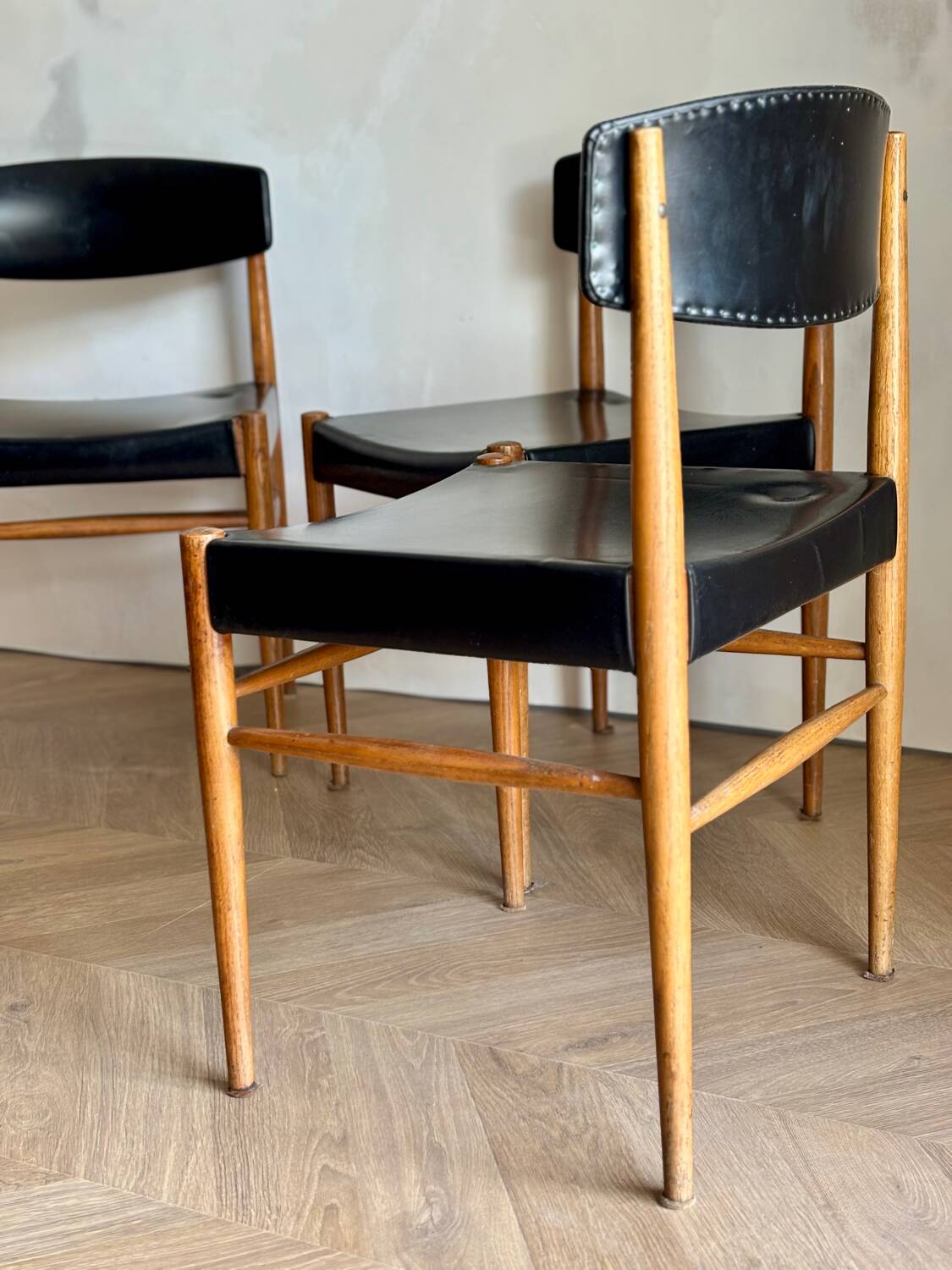 6 Scandinavian chairs