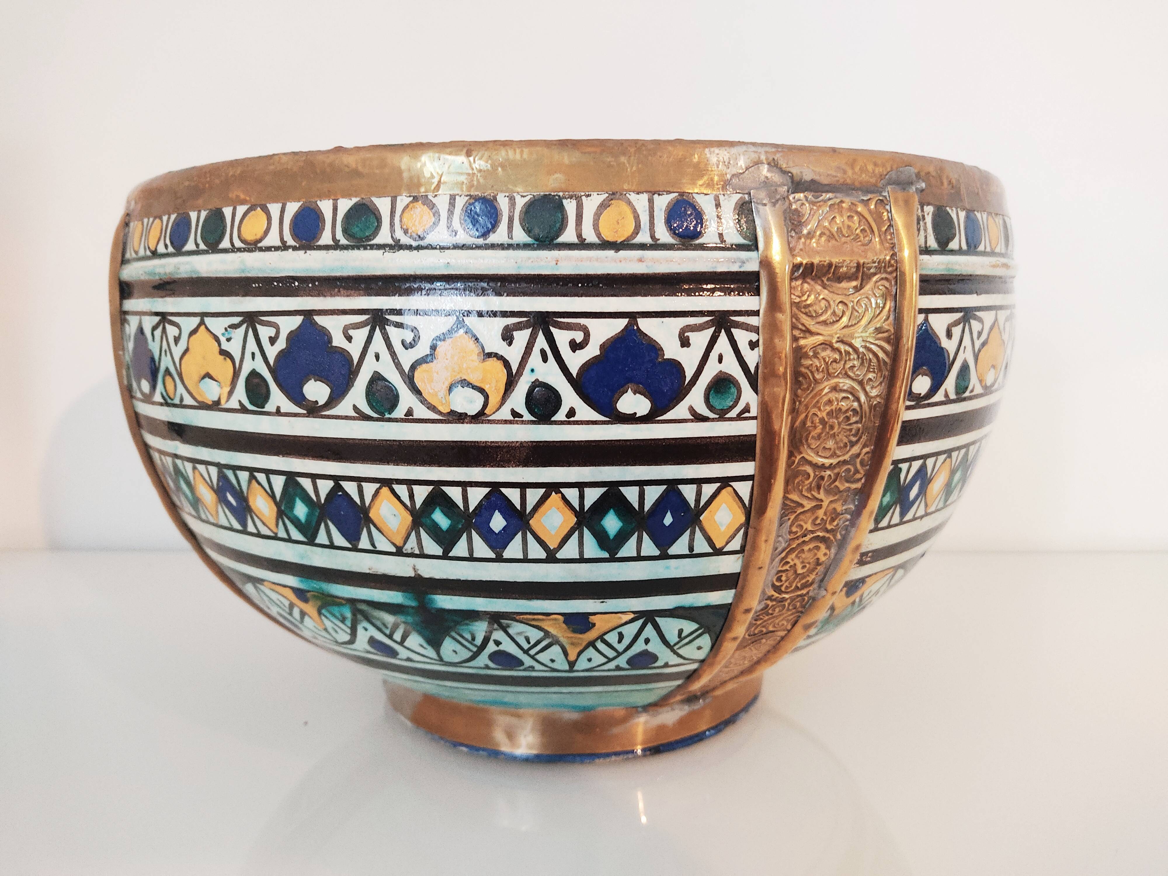 Cache pottery pot serghini safi morocco