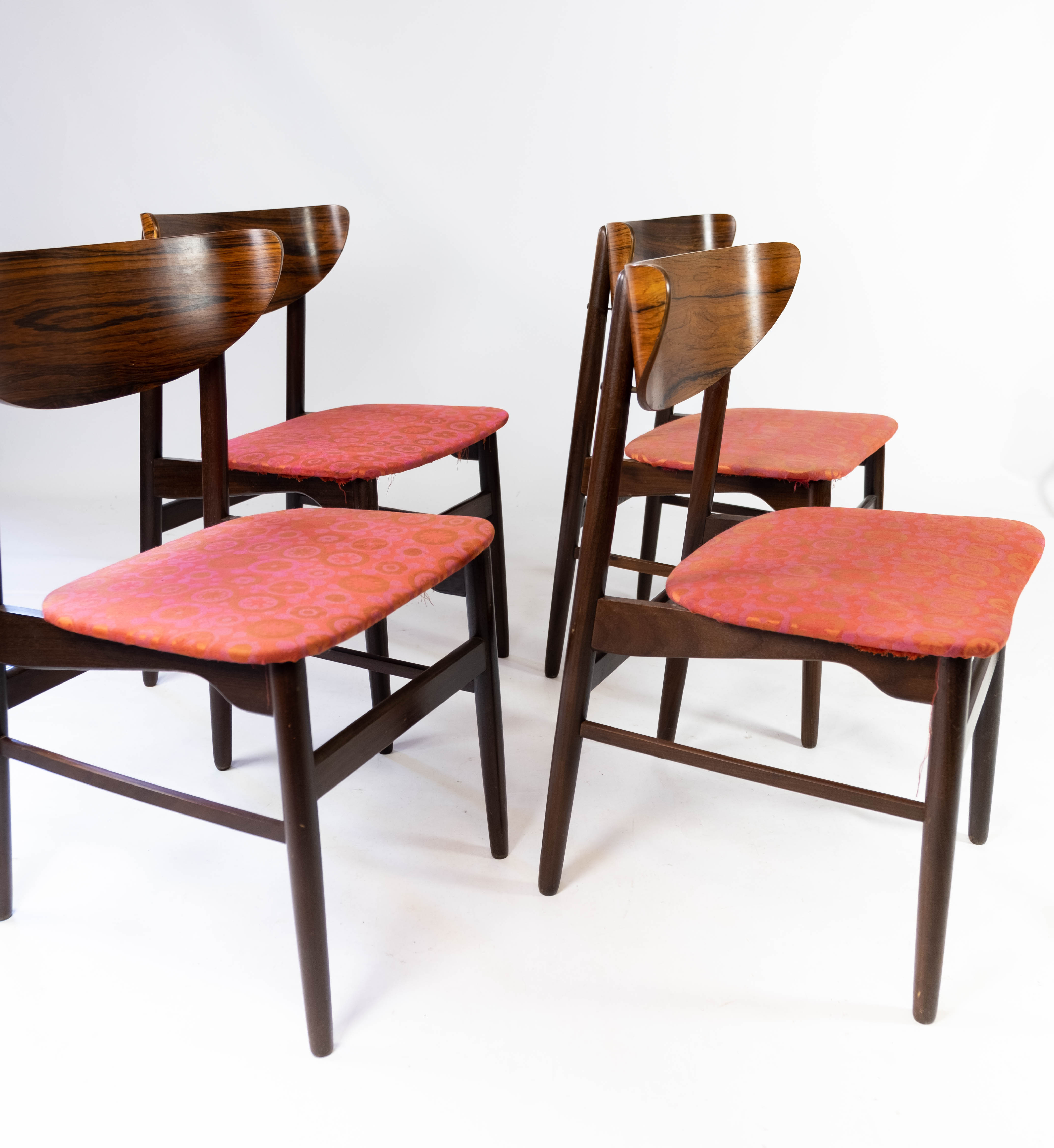 Set of four dining room chairs in rosewood and upholstered with red fabric, of danish design, 1960s