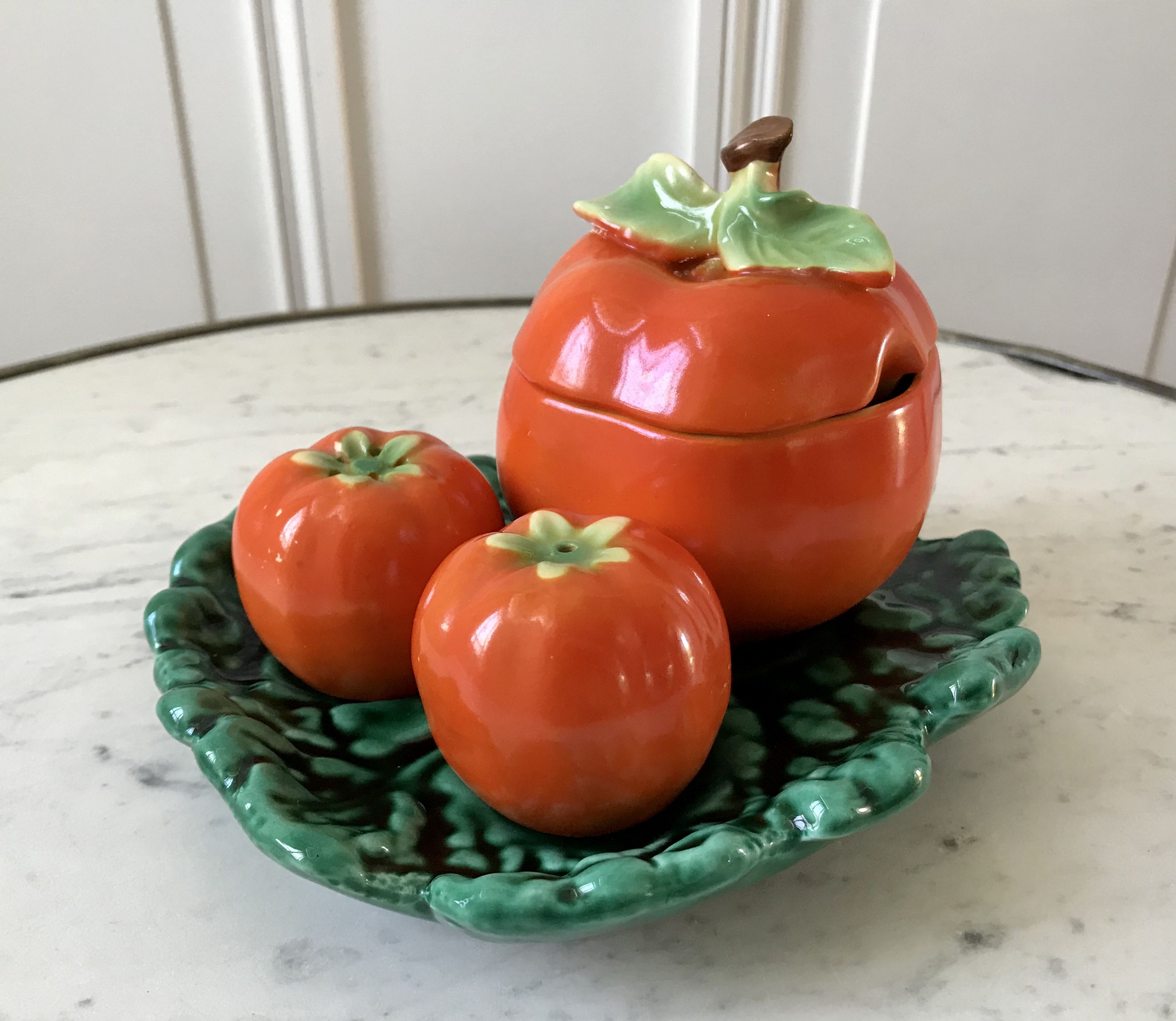 Set in tomato and leaf slurry (sausage maker, salt shaker, pepper tree and tray) vintage