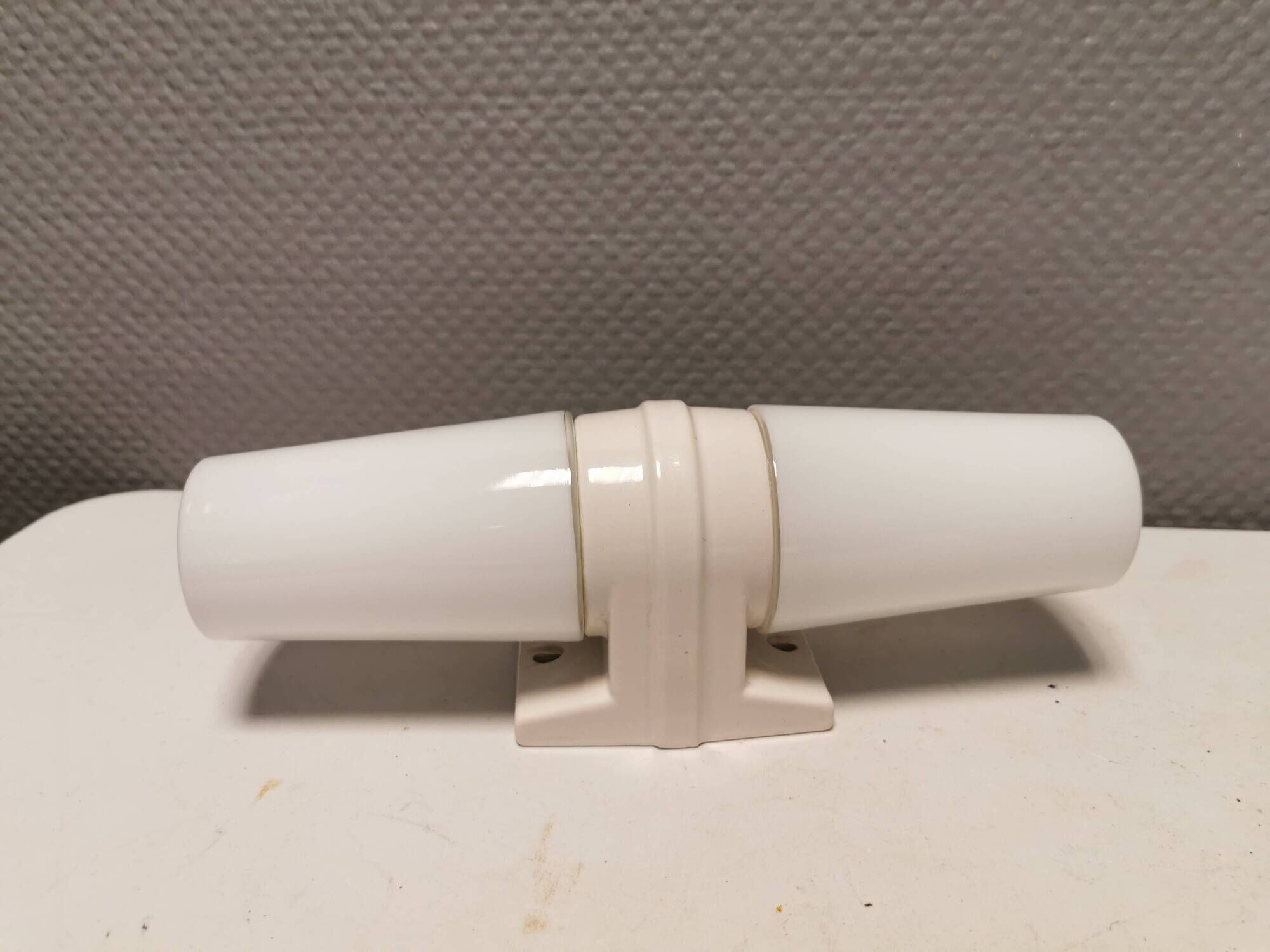 Bathroom/wall lamp designed by sigvard bernadotte for ifö sweden, model 6060. Estimated 1970-80s