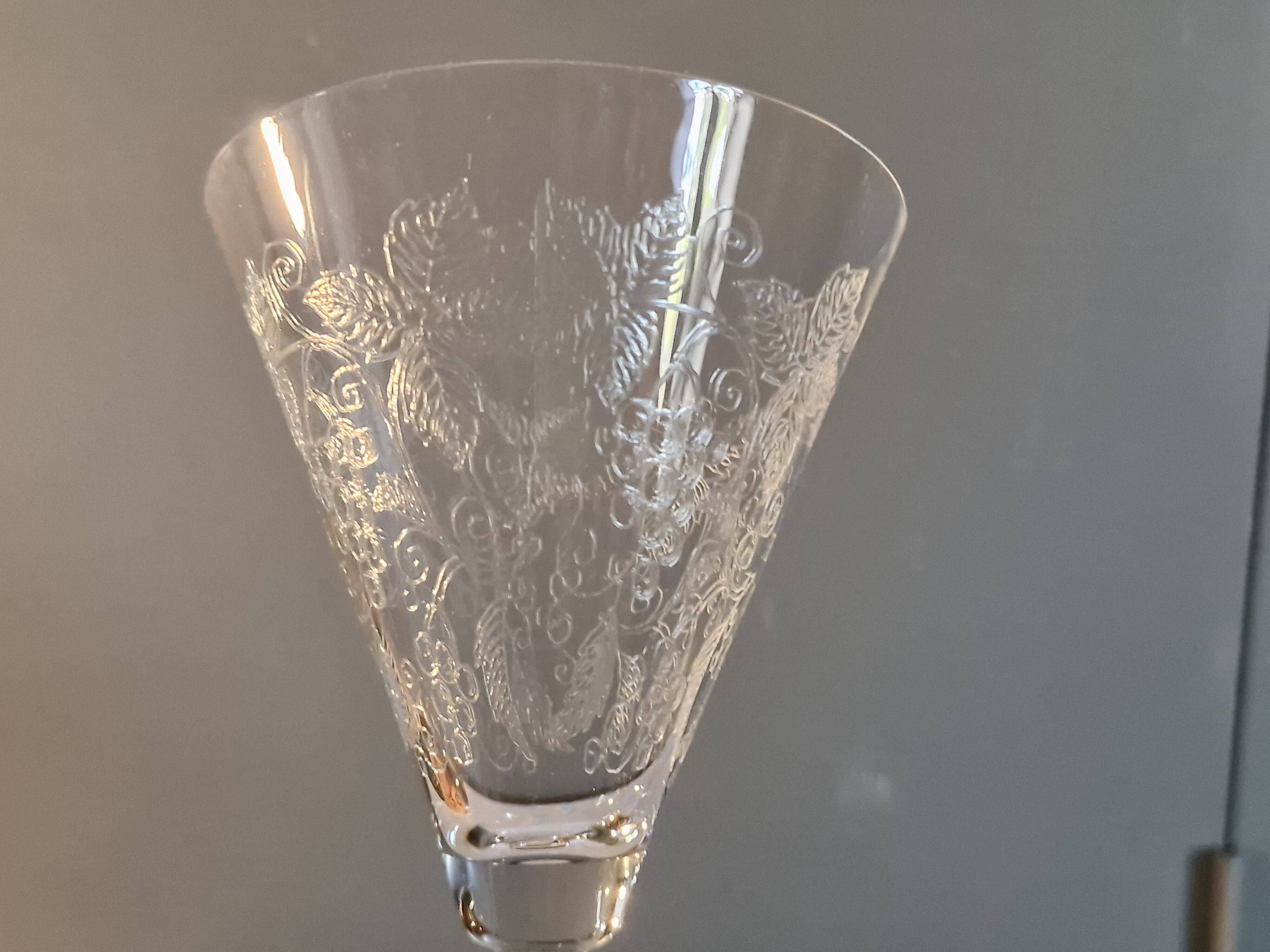 8 large Art Deco crystal glasses, grape clusters (+ 2 gifts)