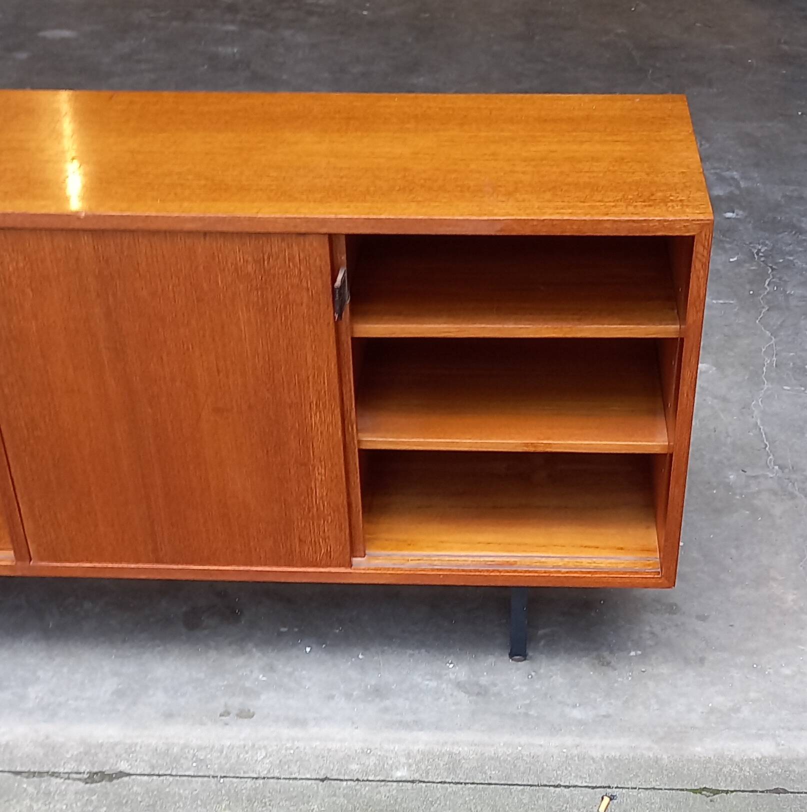 Florence Knoll sideboard in walnut 1960's