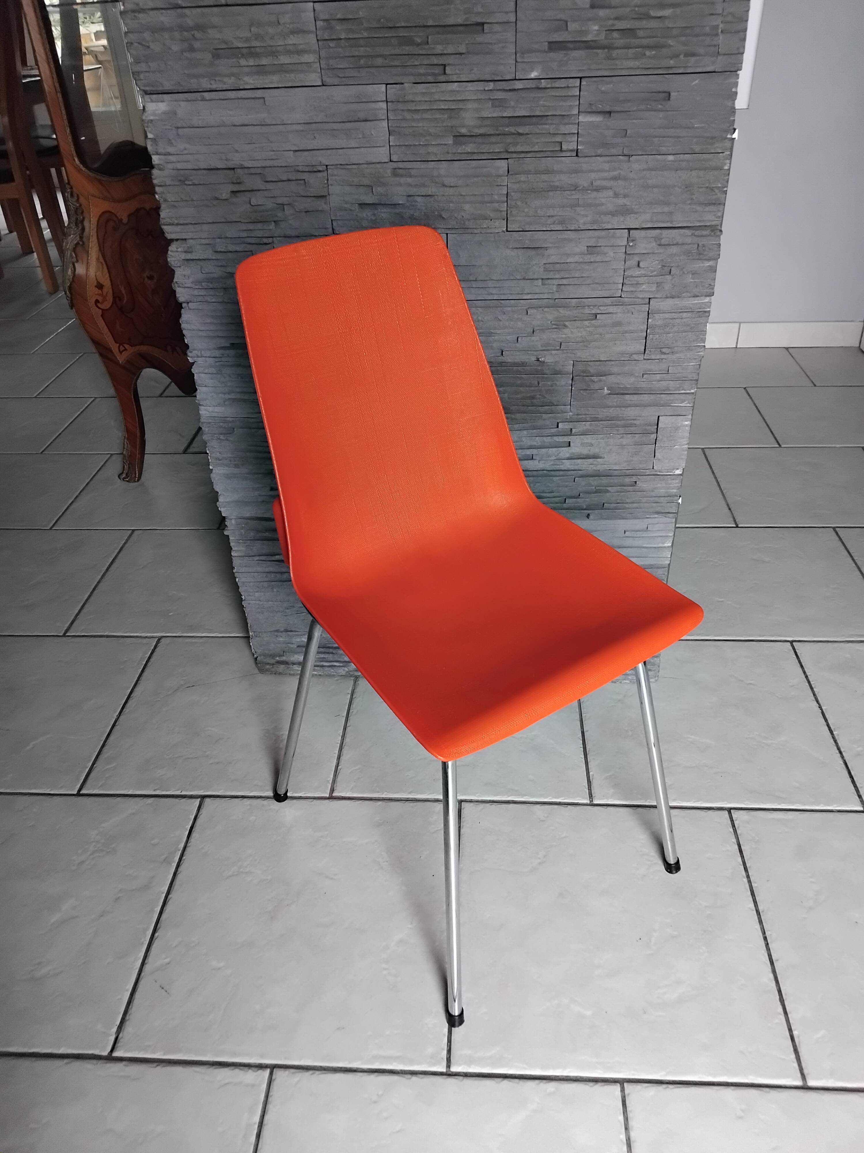 Chaise vintage grosfillex design rouge orangé