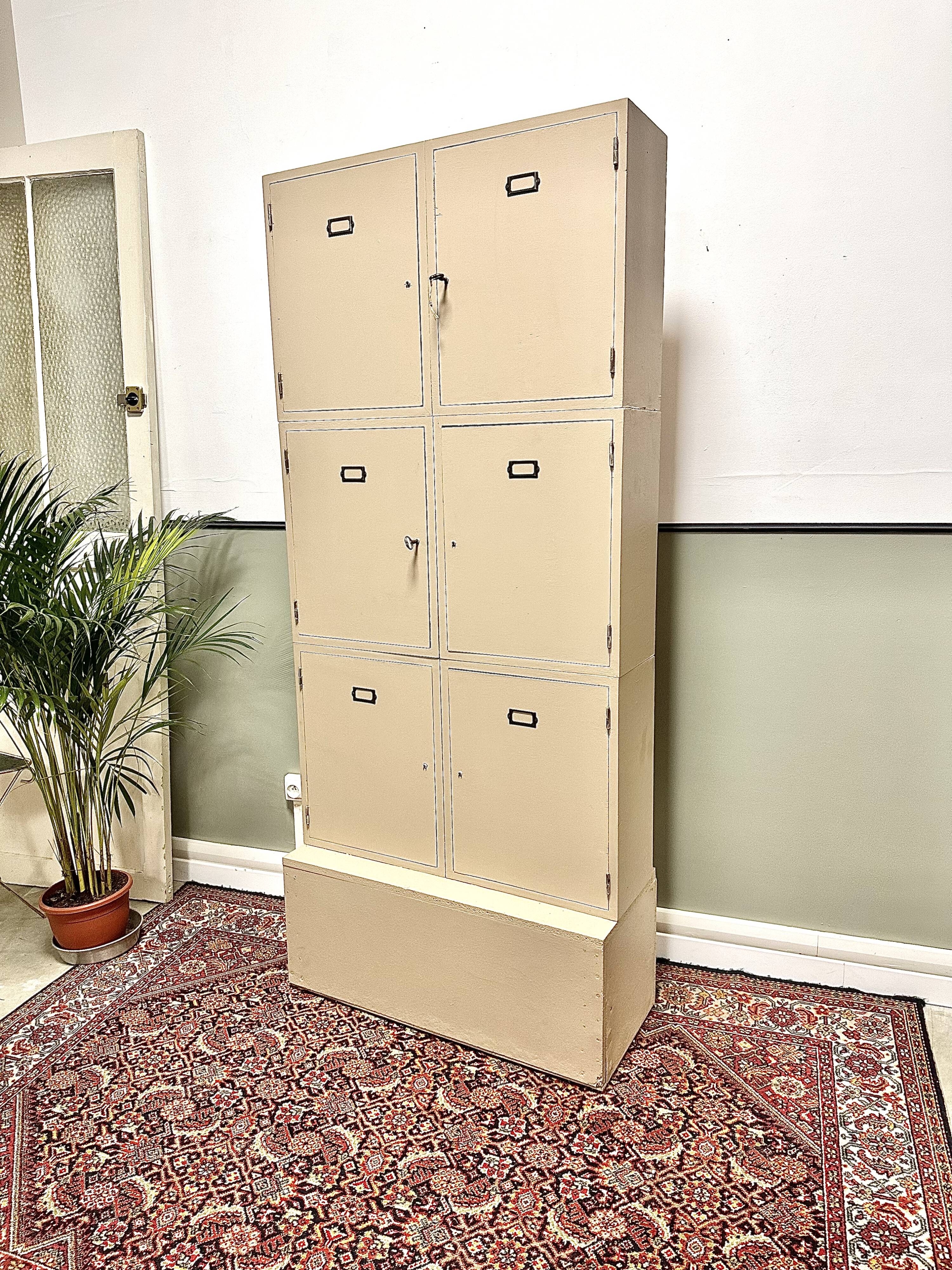 Workshop furniture with 6 cupboards