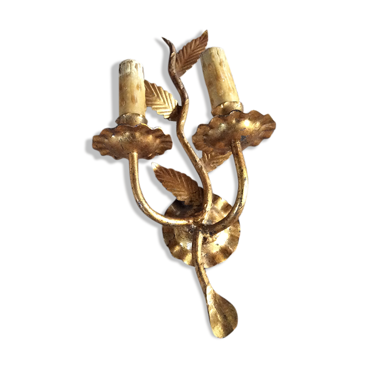 Wall lamp in gold metal