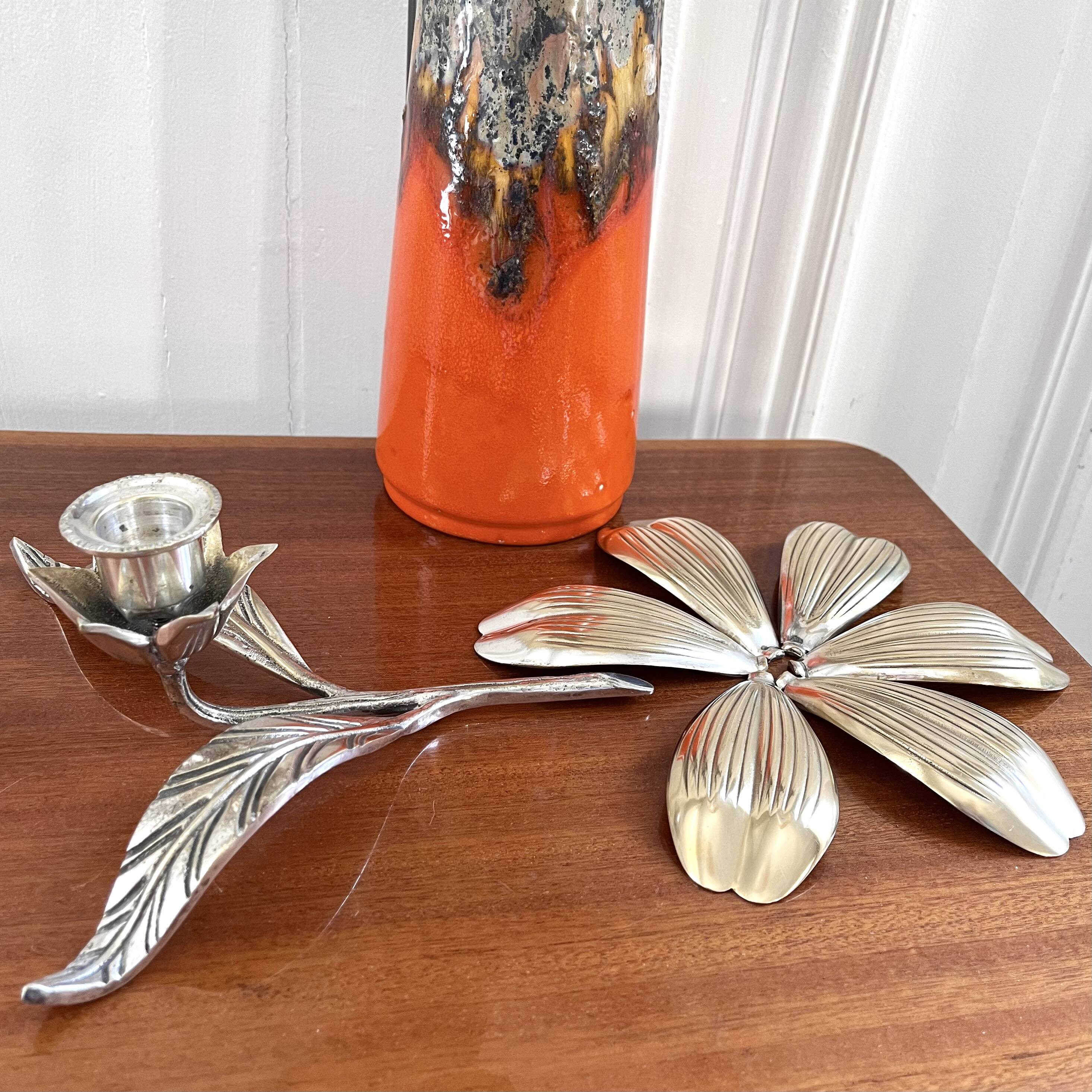Flower candle holder with removable petals and ashtrays from the 60s/70s