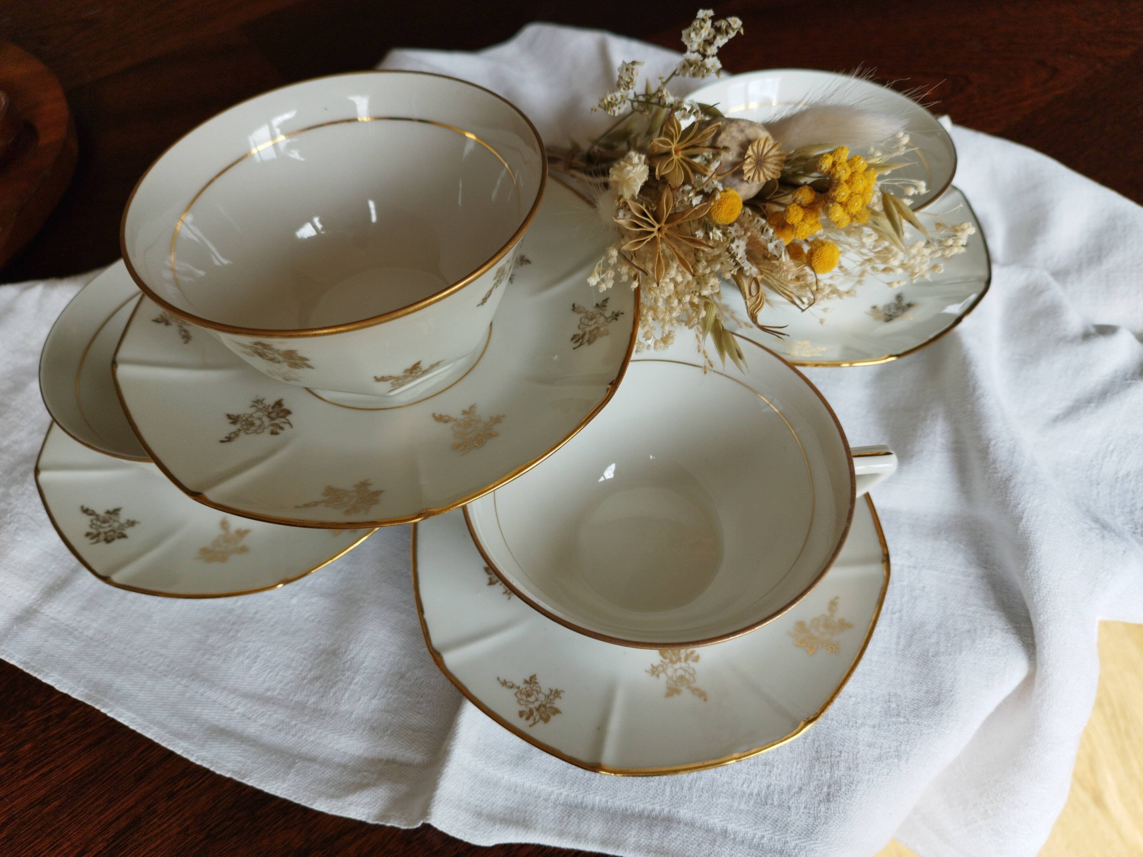 Set of 4 white porcelain cups