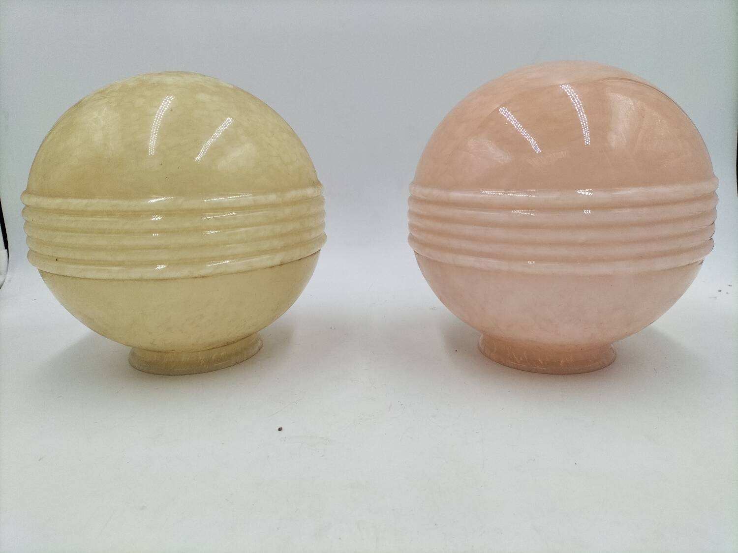 2 glass suspensions from Clichy