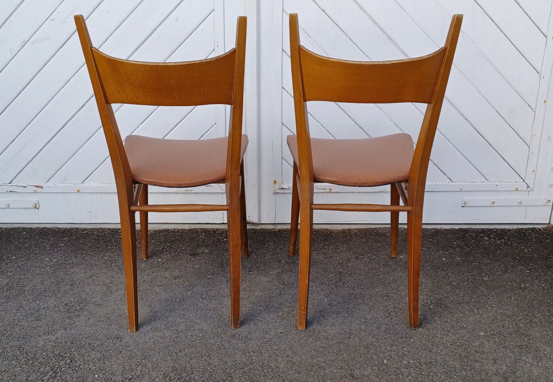 Paire de chaises en hêtre des années 50