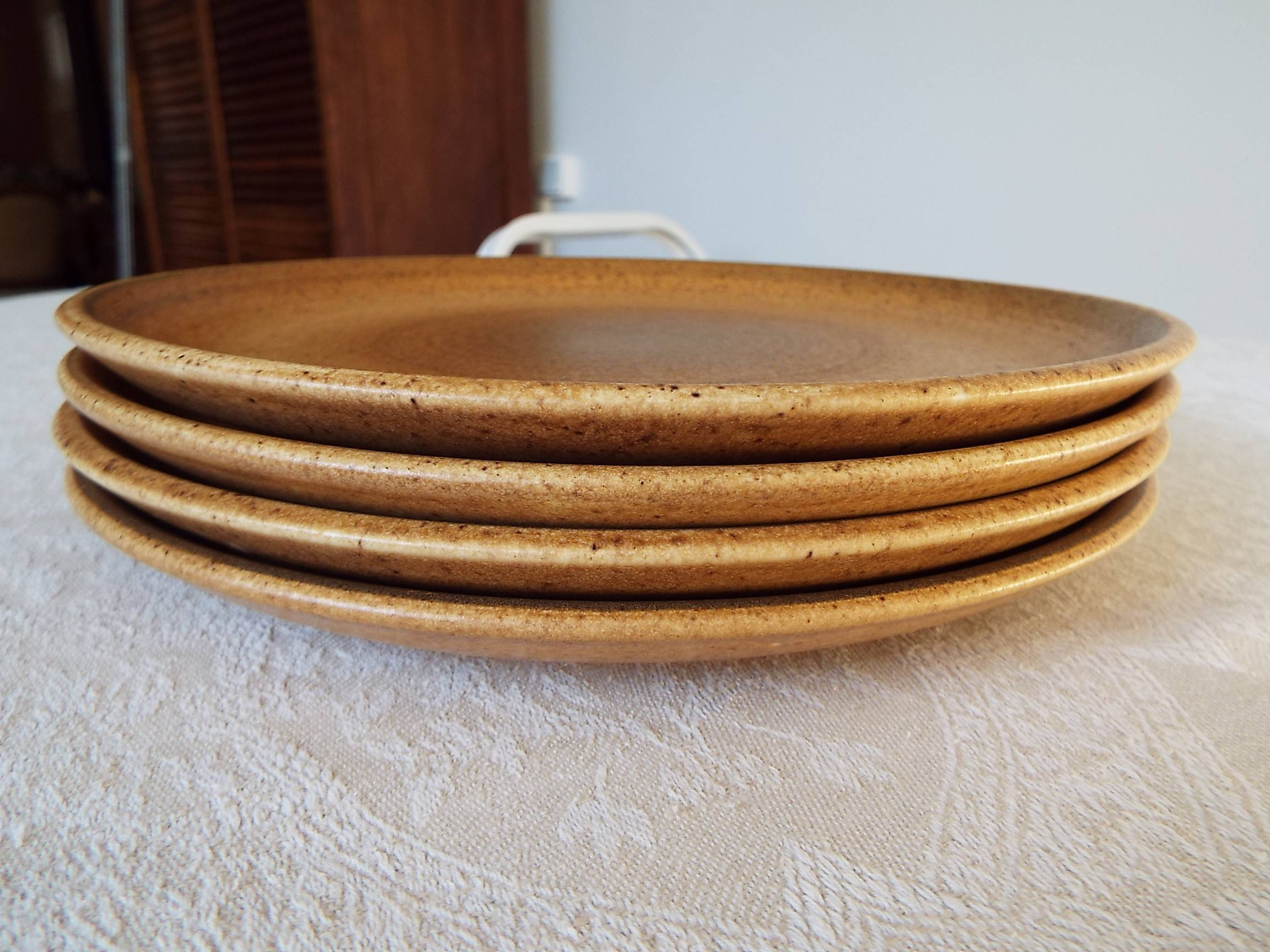 4 flat plates in Longchamp stoneware