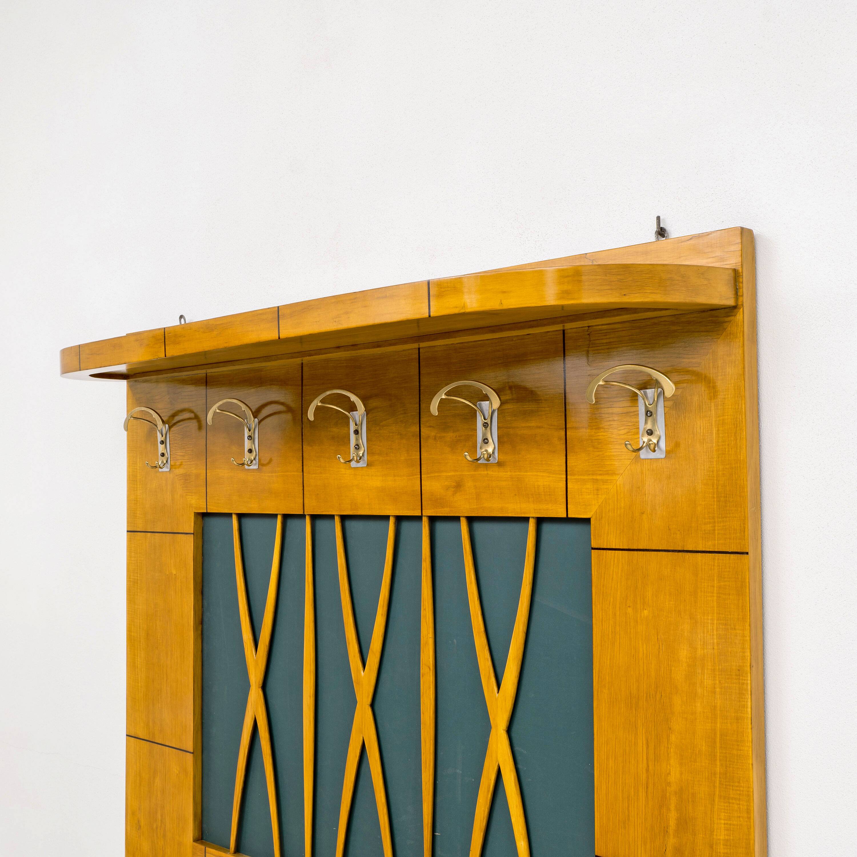 Porte-manteau en érable Art Déco italien dans le style de Paolo Buffa des années 1950