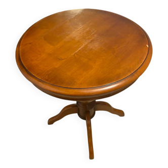 Round pedestal table