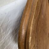 Wall-mounted bracket for statue