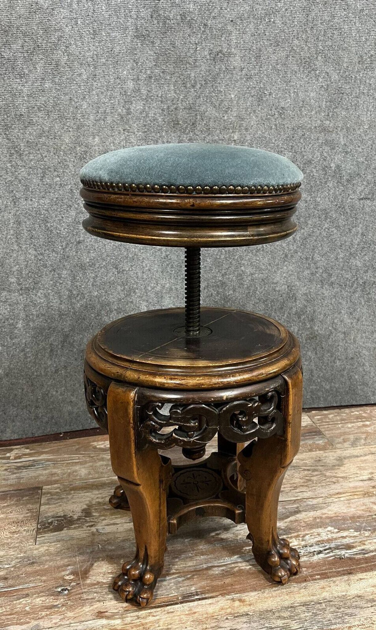 Asia 19th century: adjustable piano stool with screws in solid mahogany circa 1850