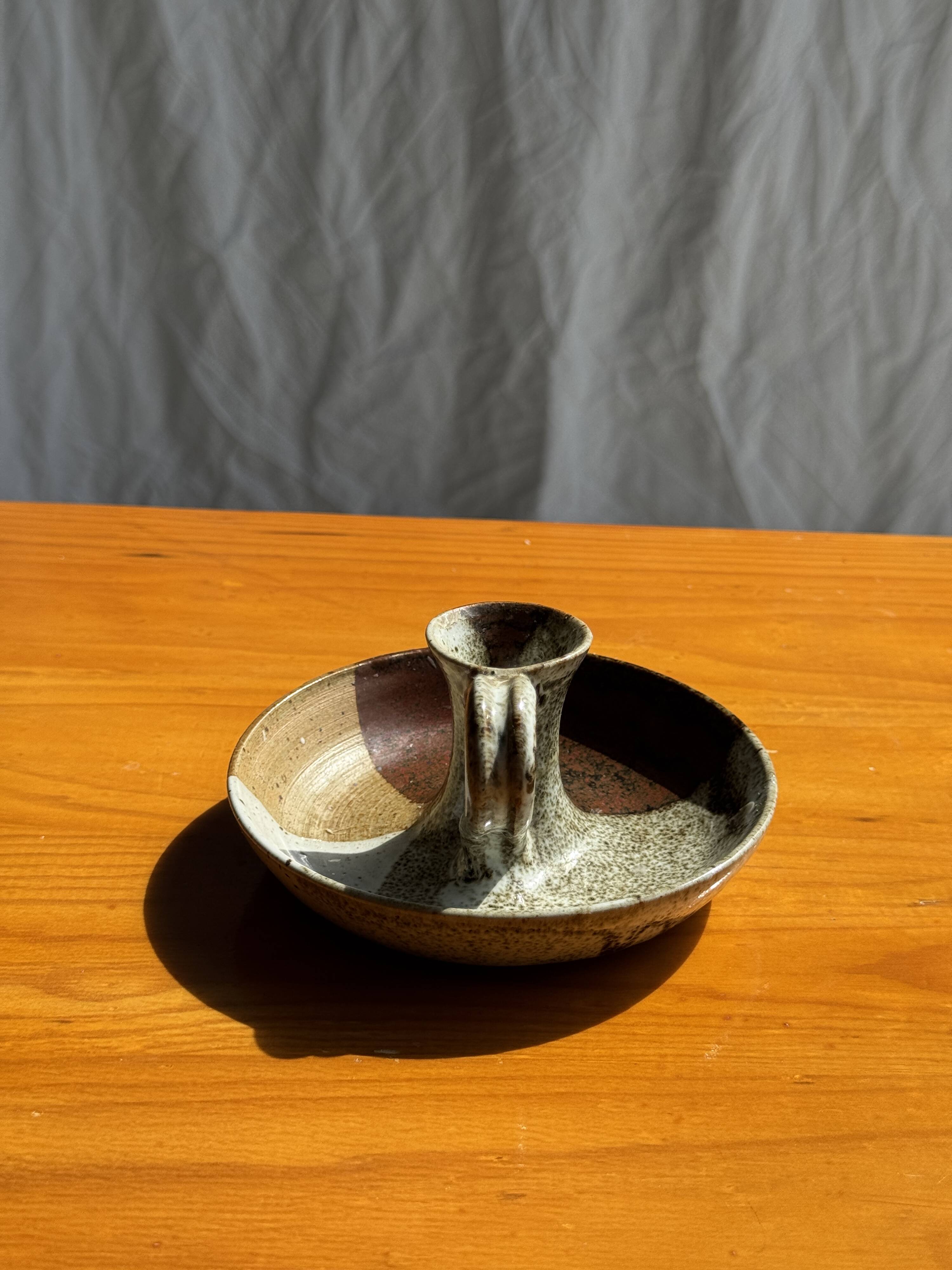 Small hand-held candle holder in two-tone brown and gray stoneware H6.5
