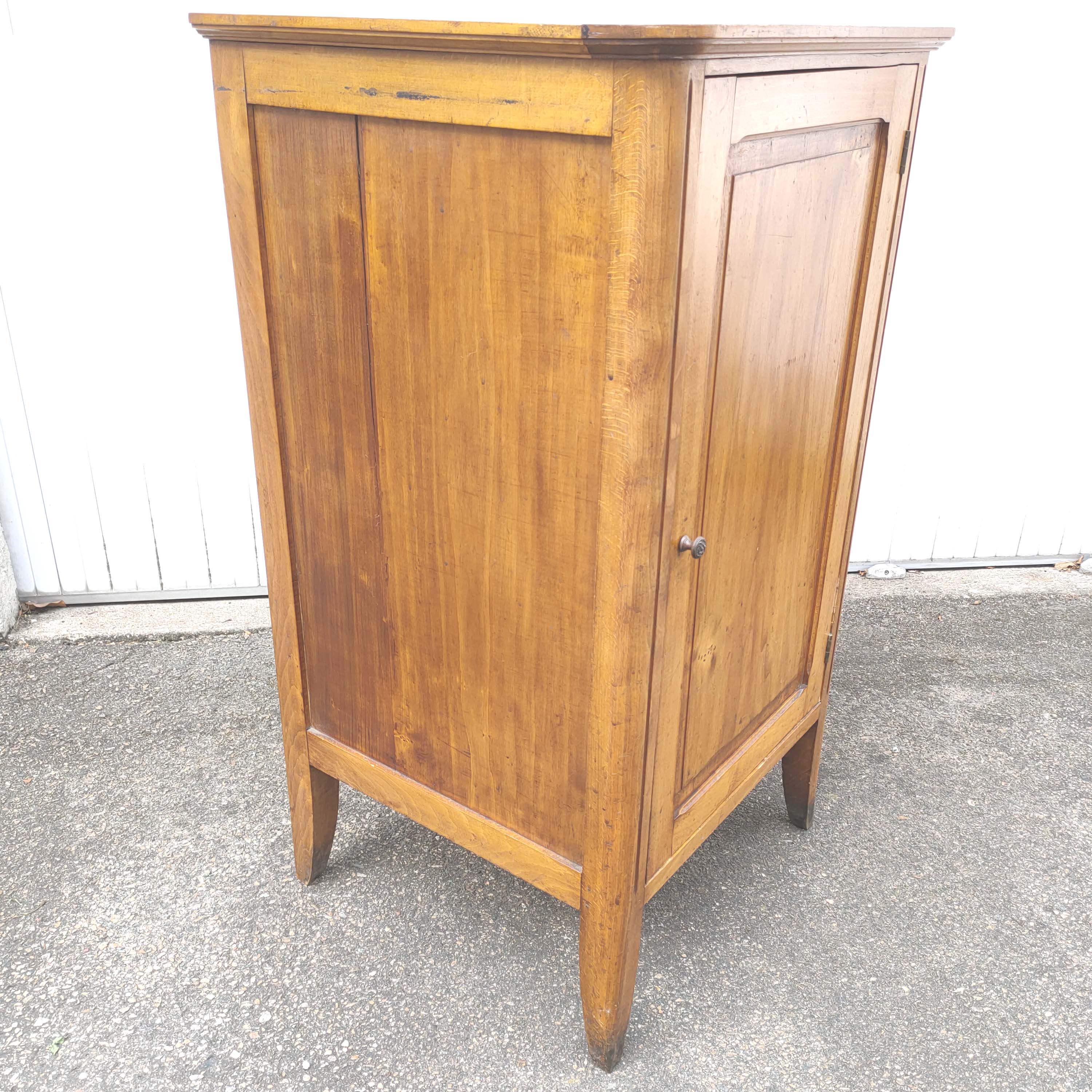 Stand binder cabinet