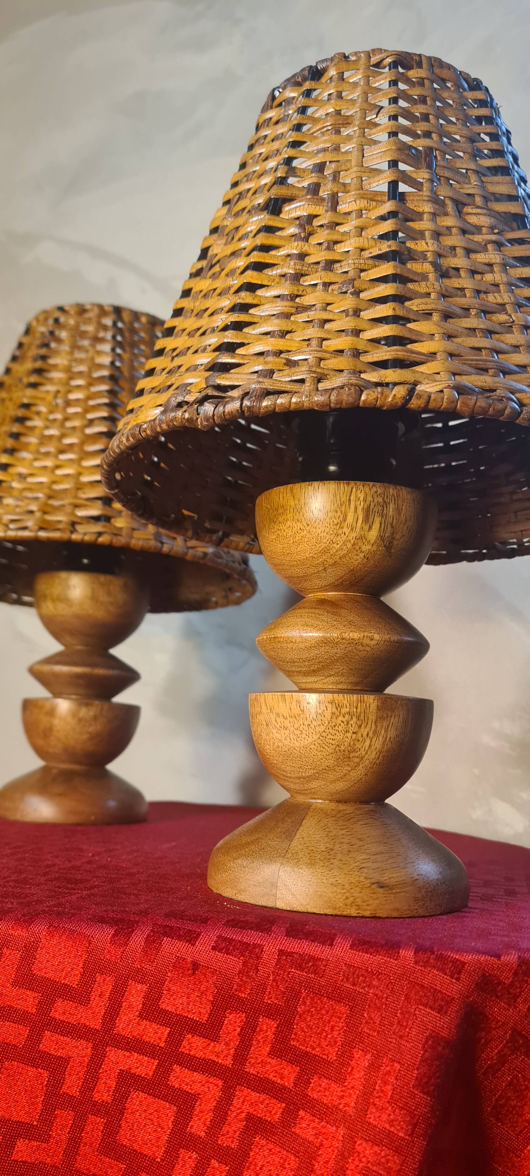 pair of Scandinavian bedside lamps in wicker wood, very good condition, 32x13