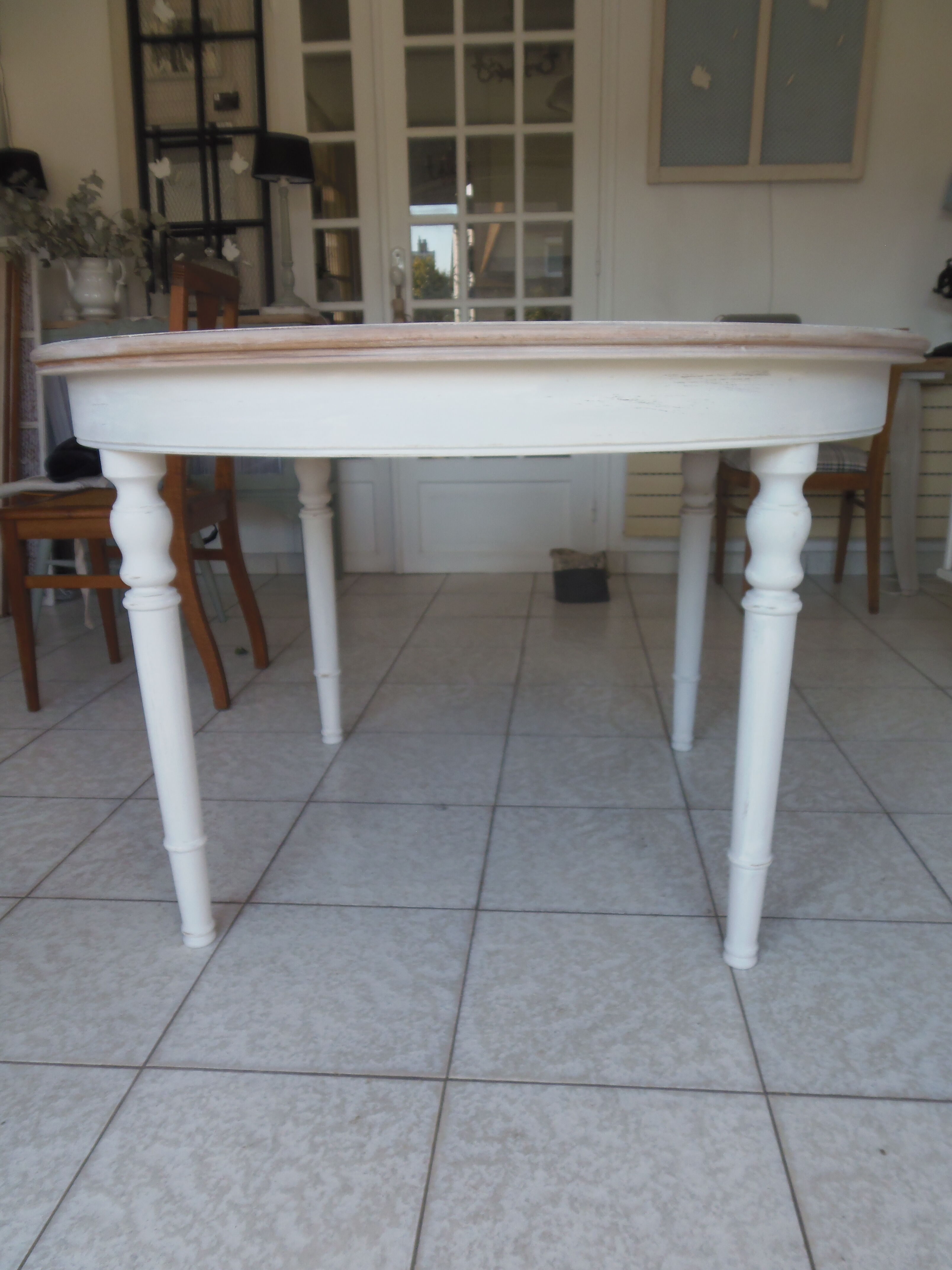 Round table with extensions