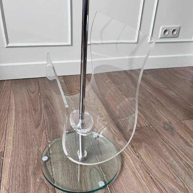 Porte-revues en plexiglas et verre
