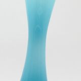 Vase en opaline bleu
