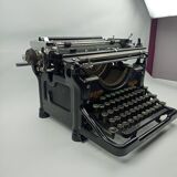 Underwood No. 5 of 1911 typewriter - Standard - Champion