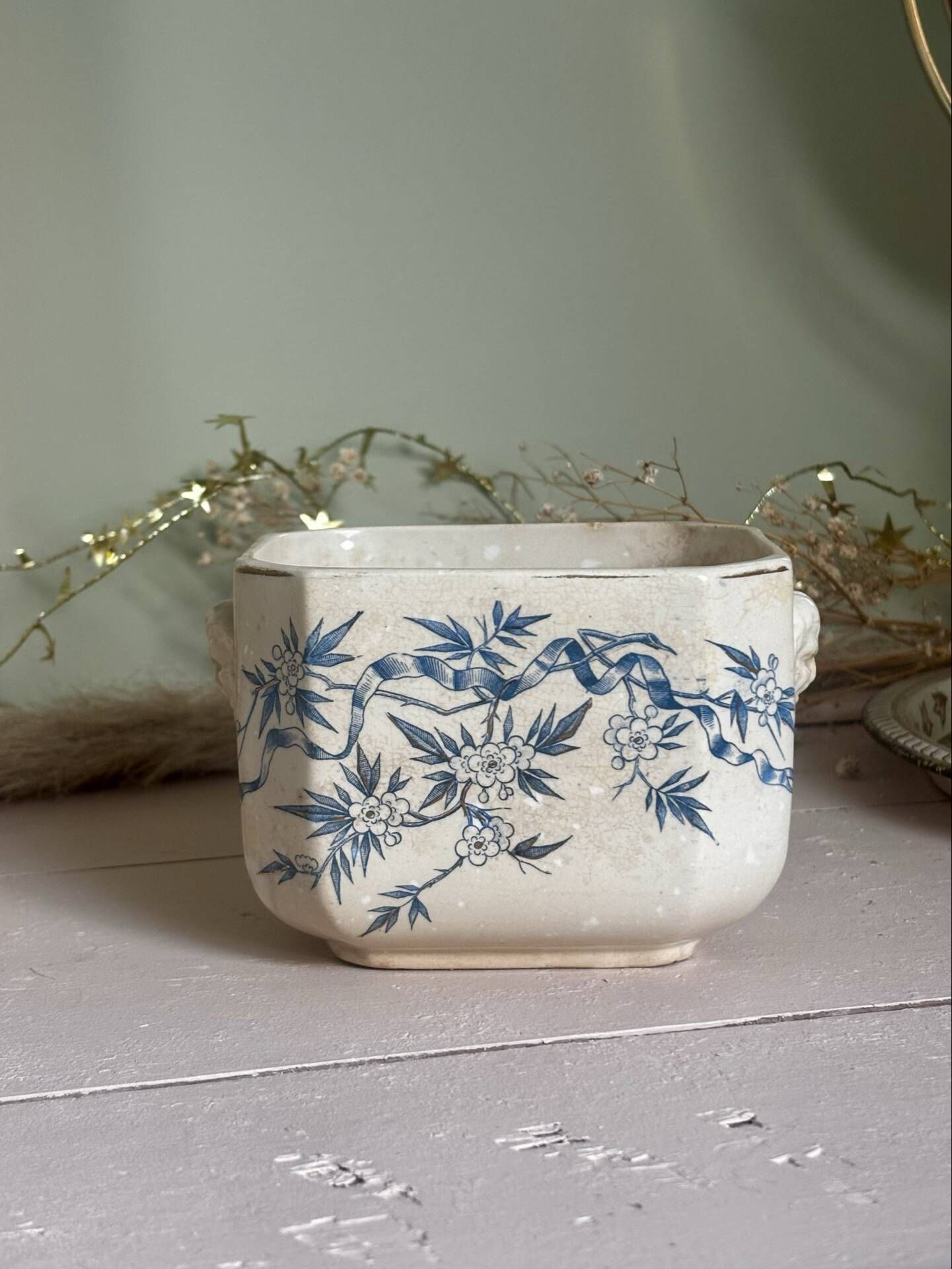 Ancienne base de sucrier faïence patinée motif floral bleu Digoin