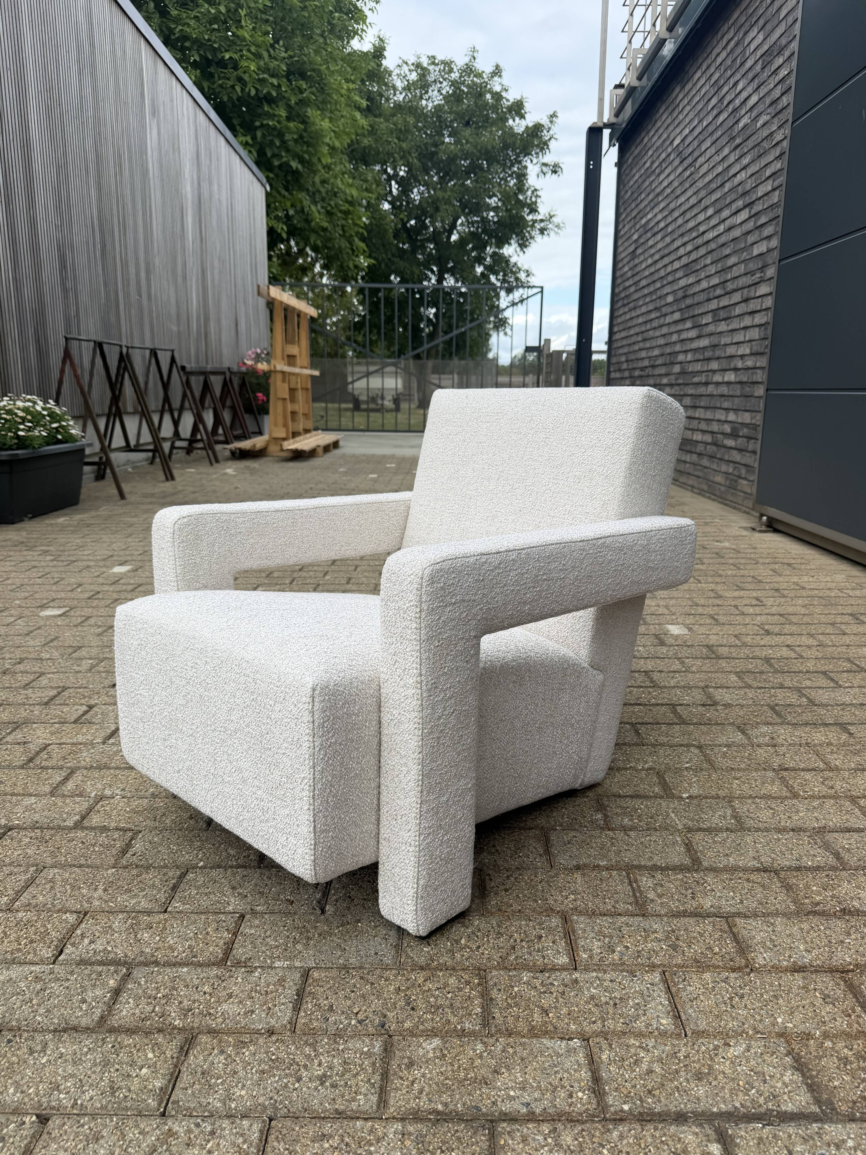 2x Cassina Utrecht chair in beige bouclé, Gerrit Rietveld. In NEW CONDITION!!