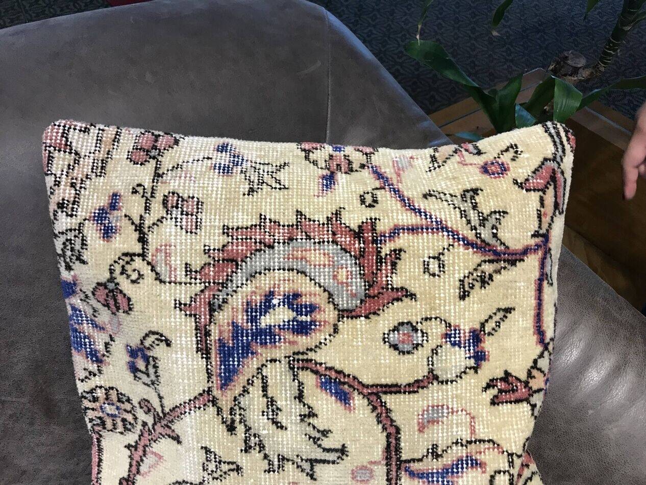 Coussin en tapis vintage fait main
