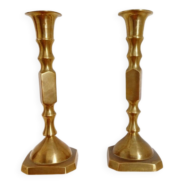 Paire de bougeoirs en laiton