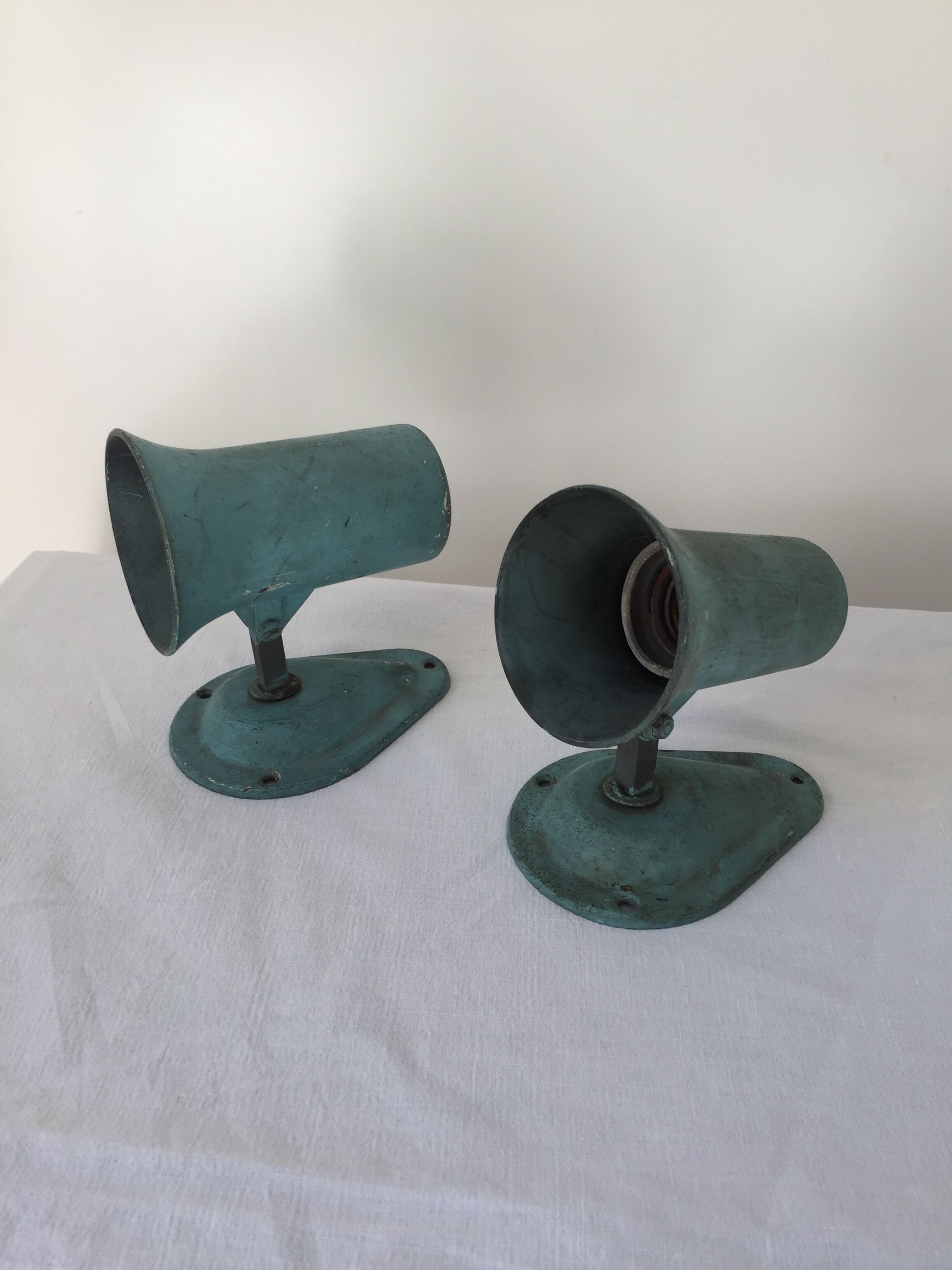 2 wall lights amps Lita