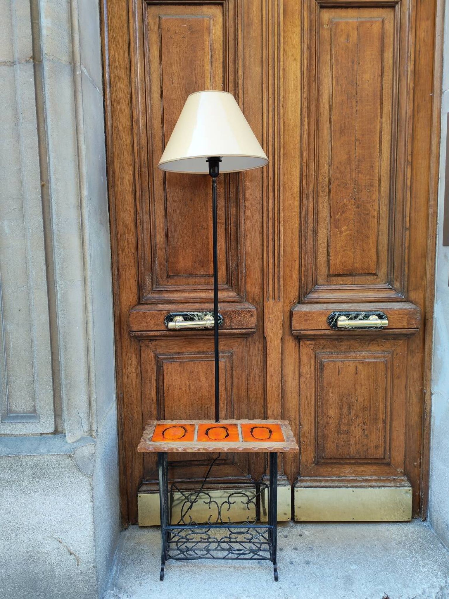 Lampadaire -table-porte revue en fer forgé