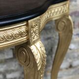 Console de style Louis XV en bois sculpté à dessus bois noir ciré