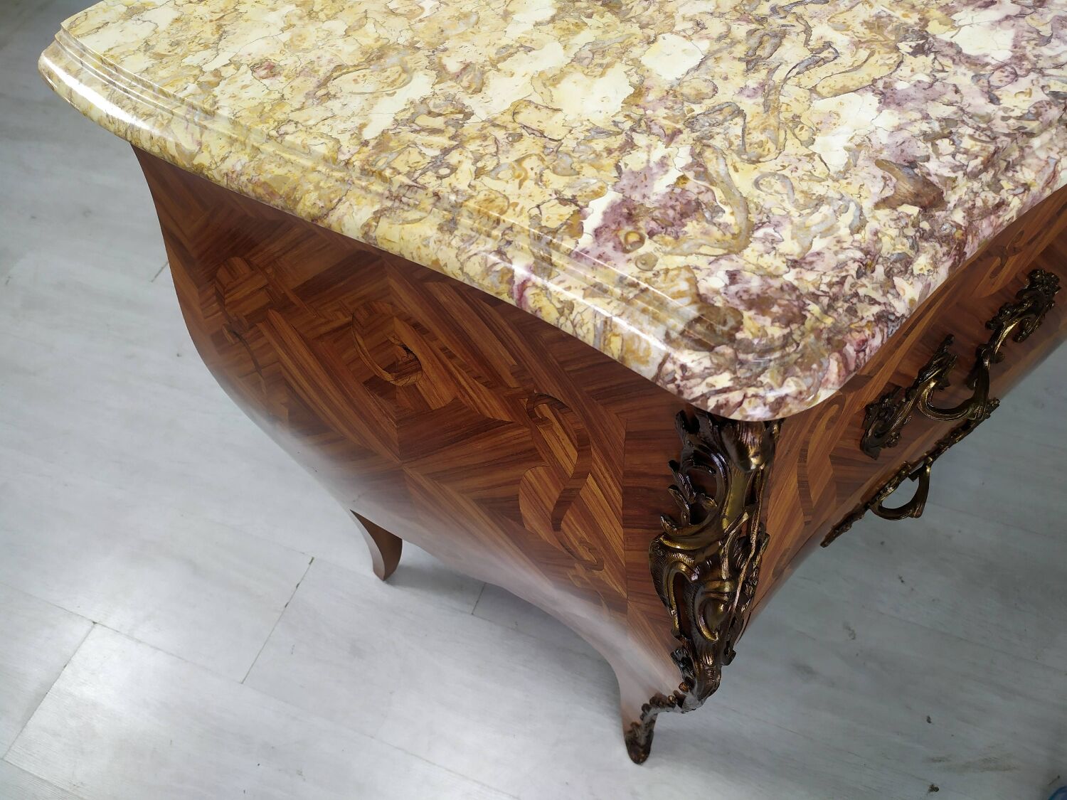 Commode Louis XV galbé