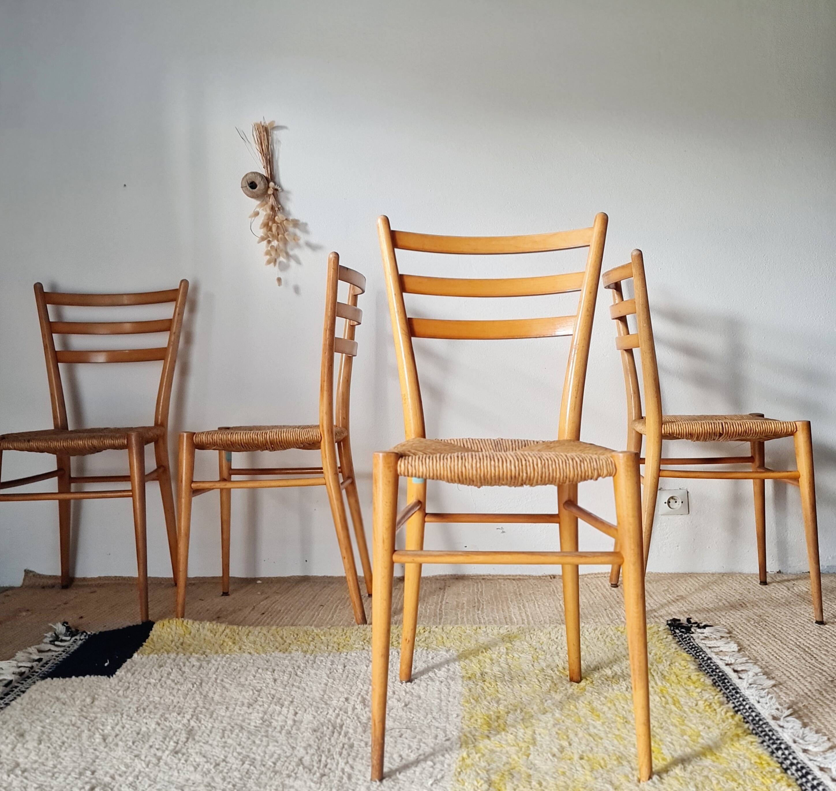 Set of 4 vintage Italian chairs in wood and straw.