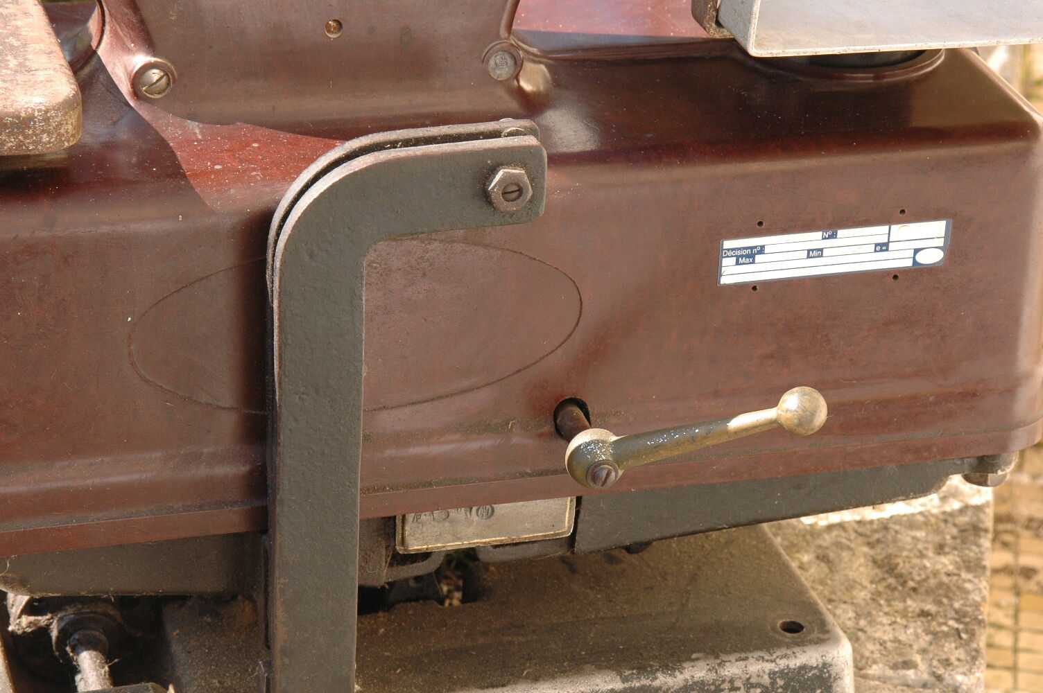 Old dealer balance bakelite with settings Testut