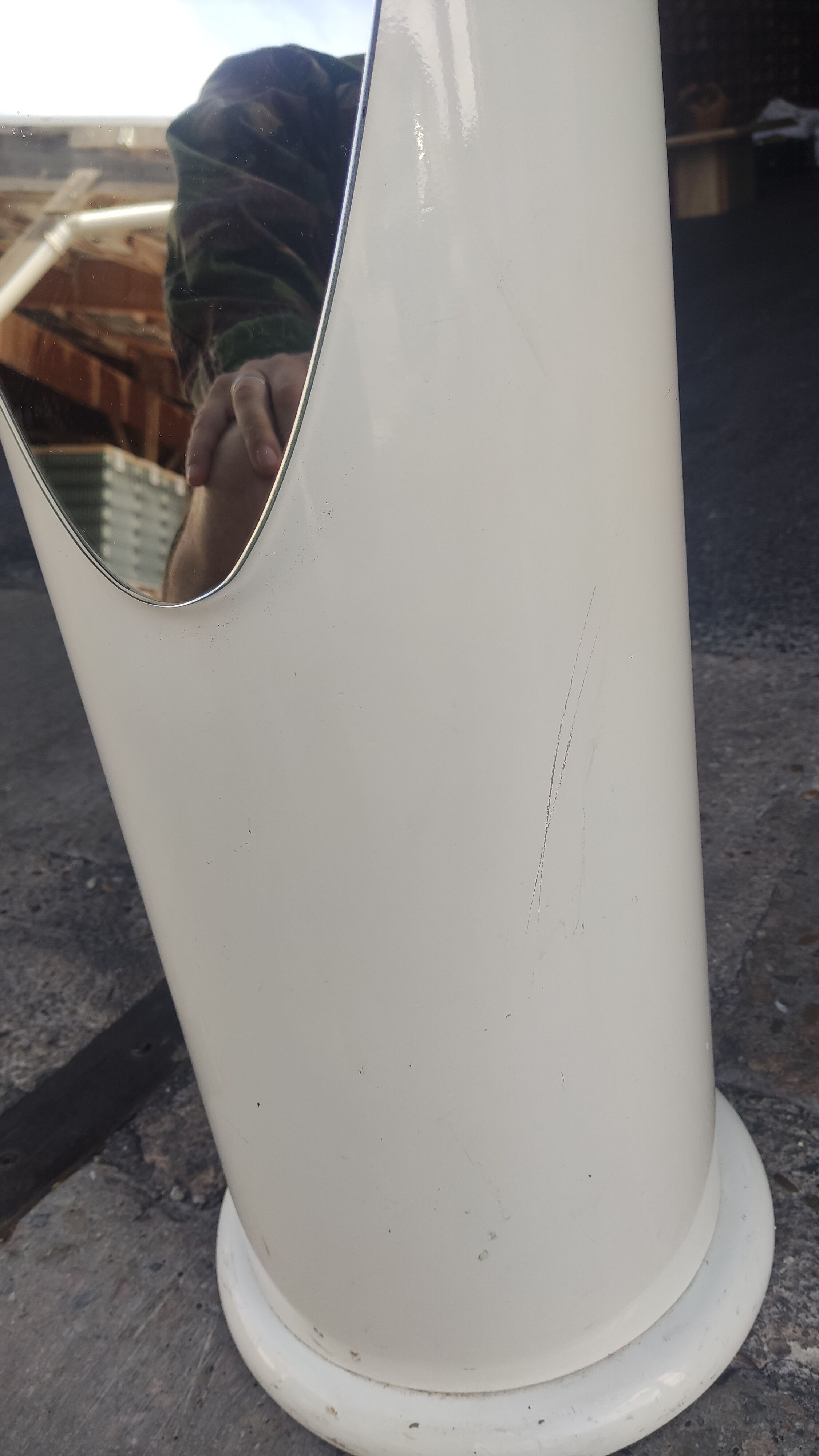 Lipstick floor mirror