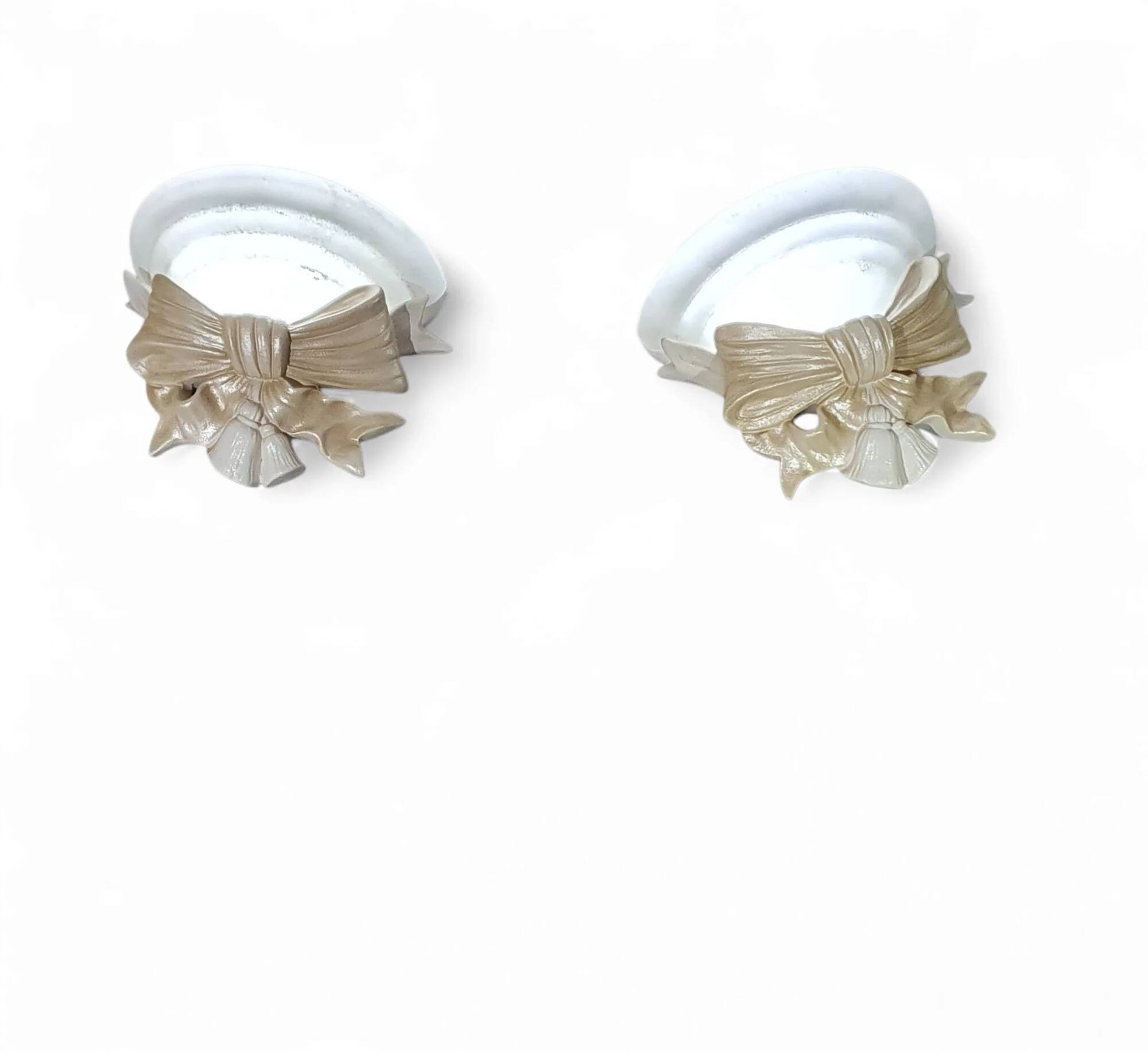 2 x resin wall lamps