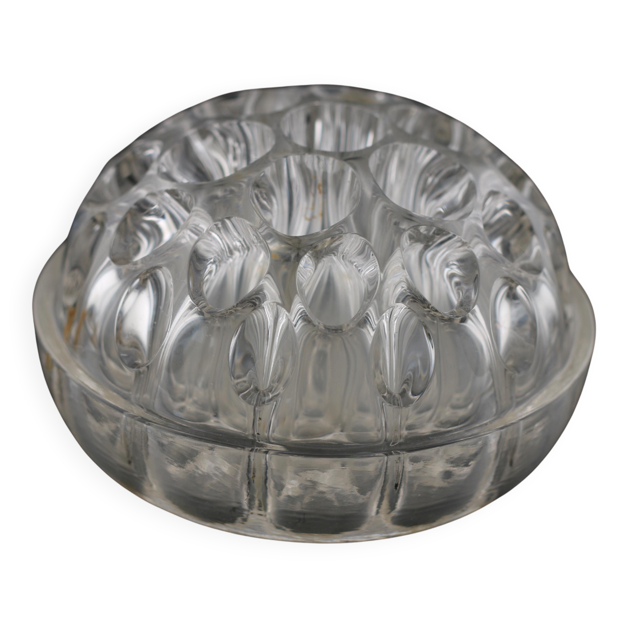 Ancien pique-fleurs en verre moulé transparent