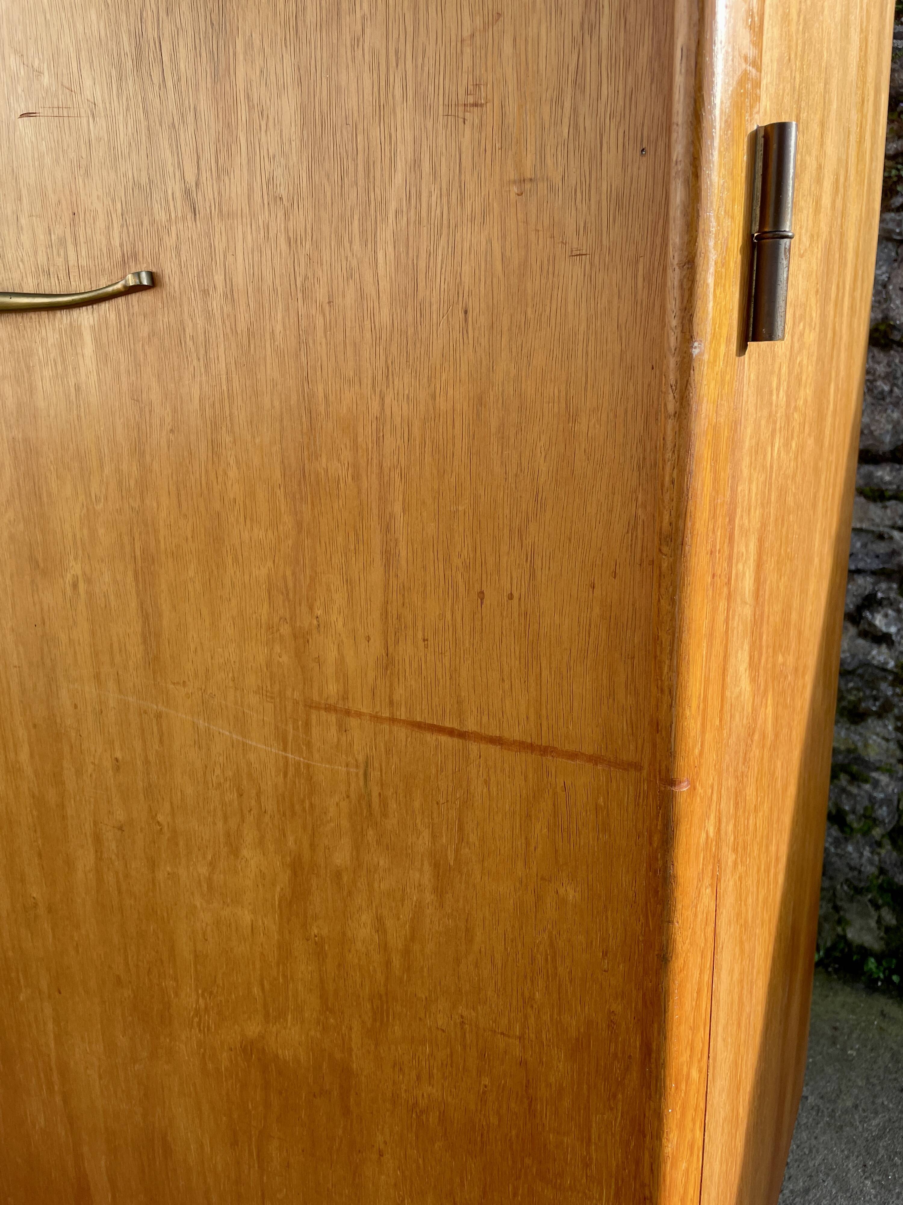 Armoire en chêne 3 portes miroir pieds compas
