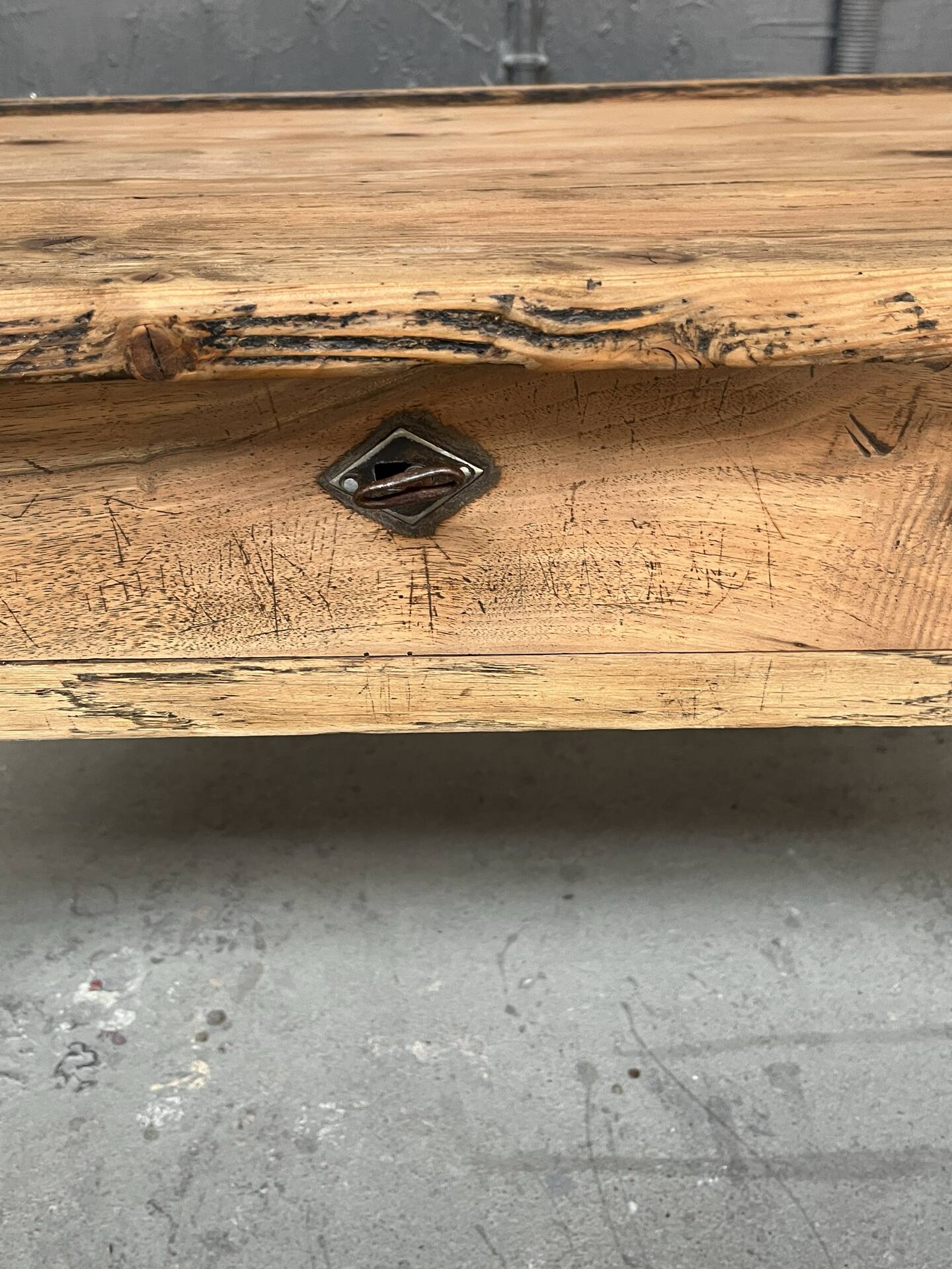 Ancienne table basse.