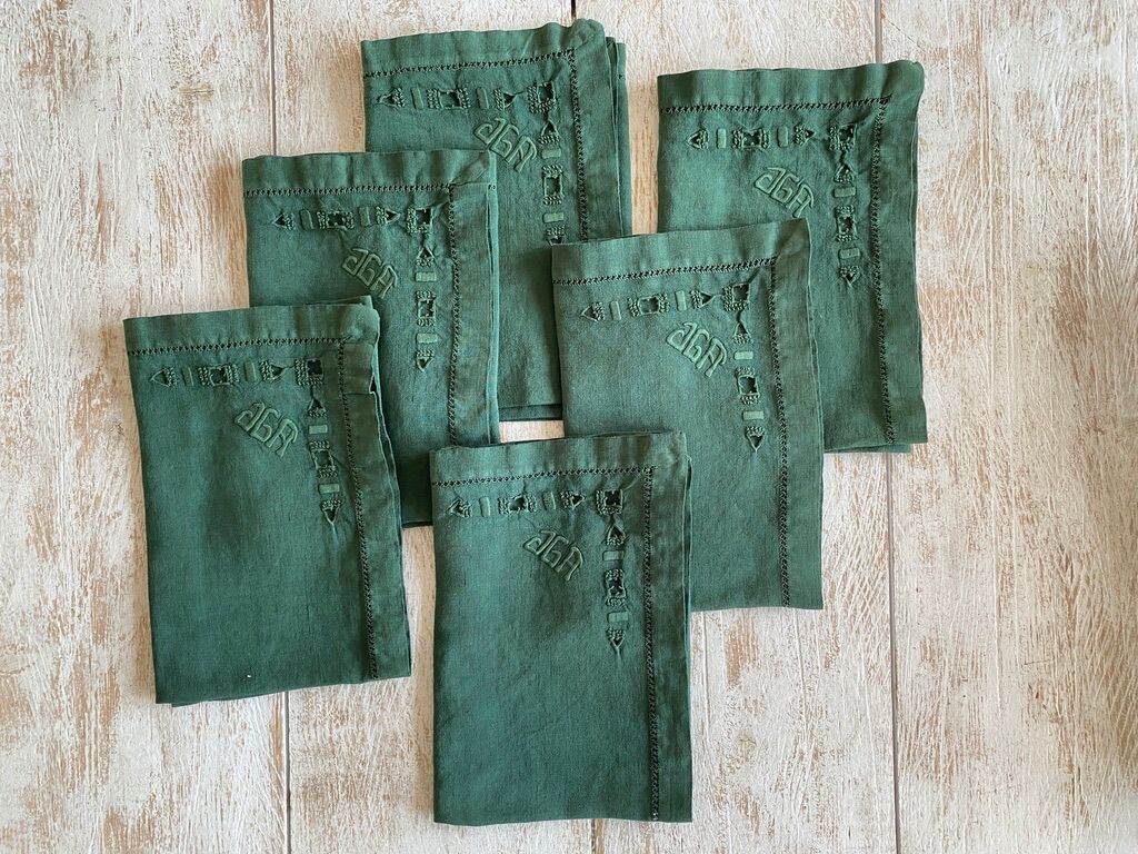 Old tablecloth & its 6 pine-green tinted towels "the forest" - linen - 175x210 cm