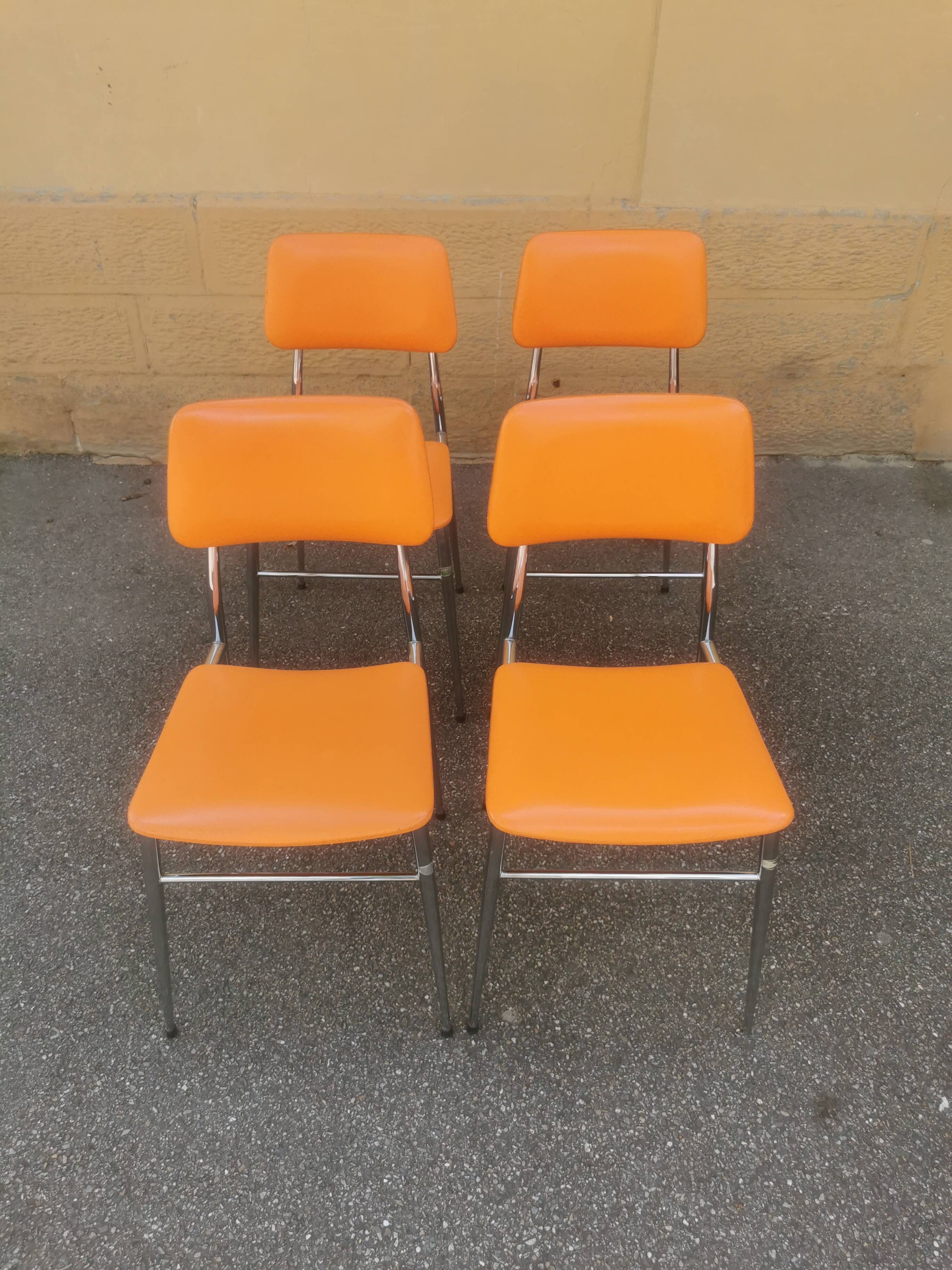 Tubmenager orange vintage chairs