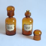 2 flacons d'apothicaire antiques avec bouchons en forme de dôme, années 1900