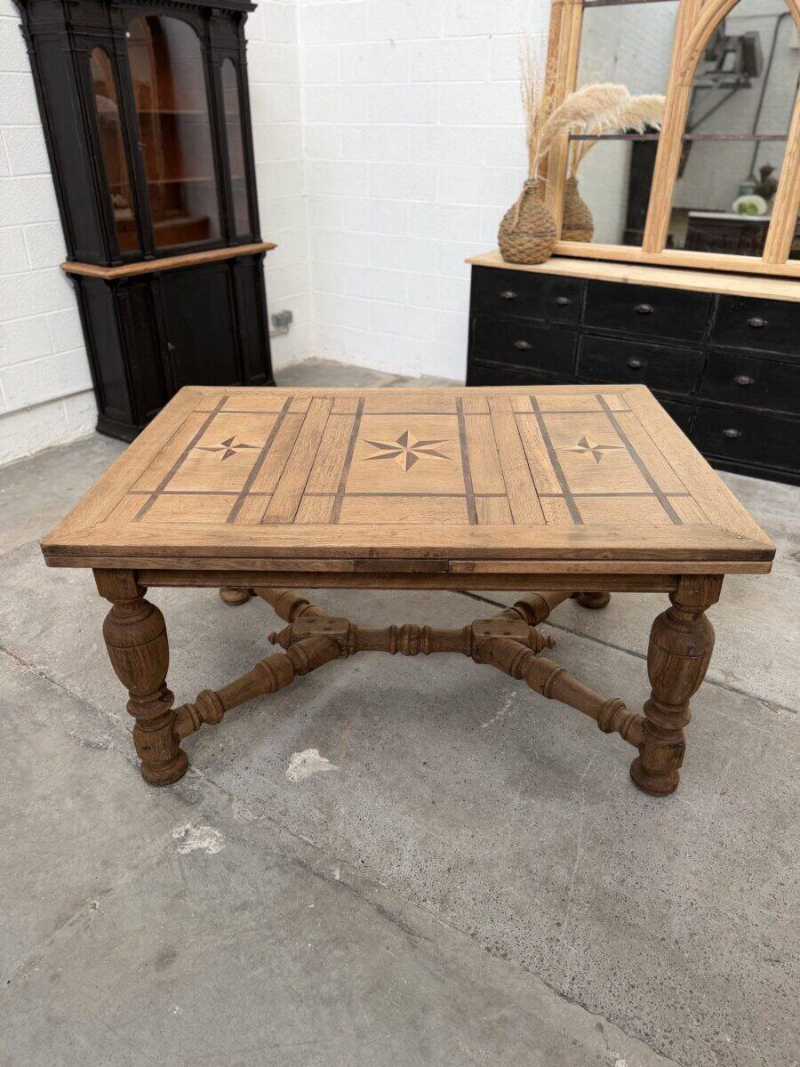 Italian table in raw oak from the 19th century.