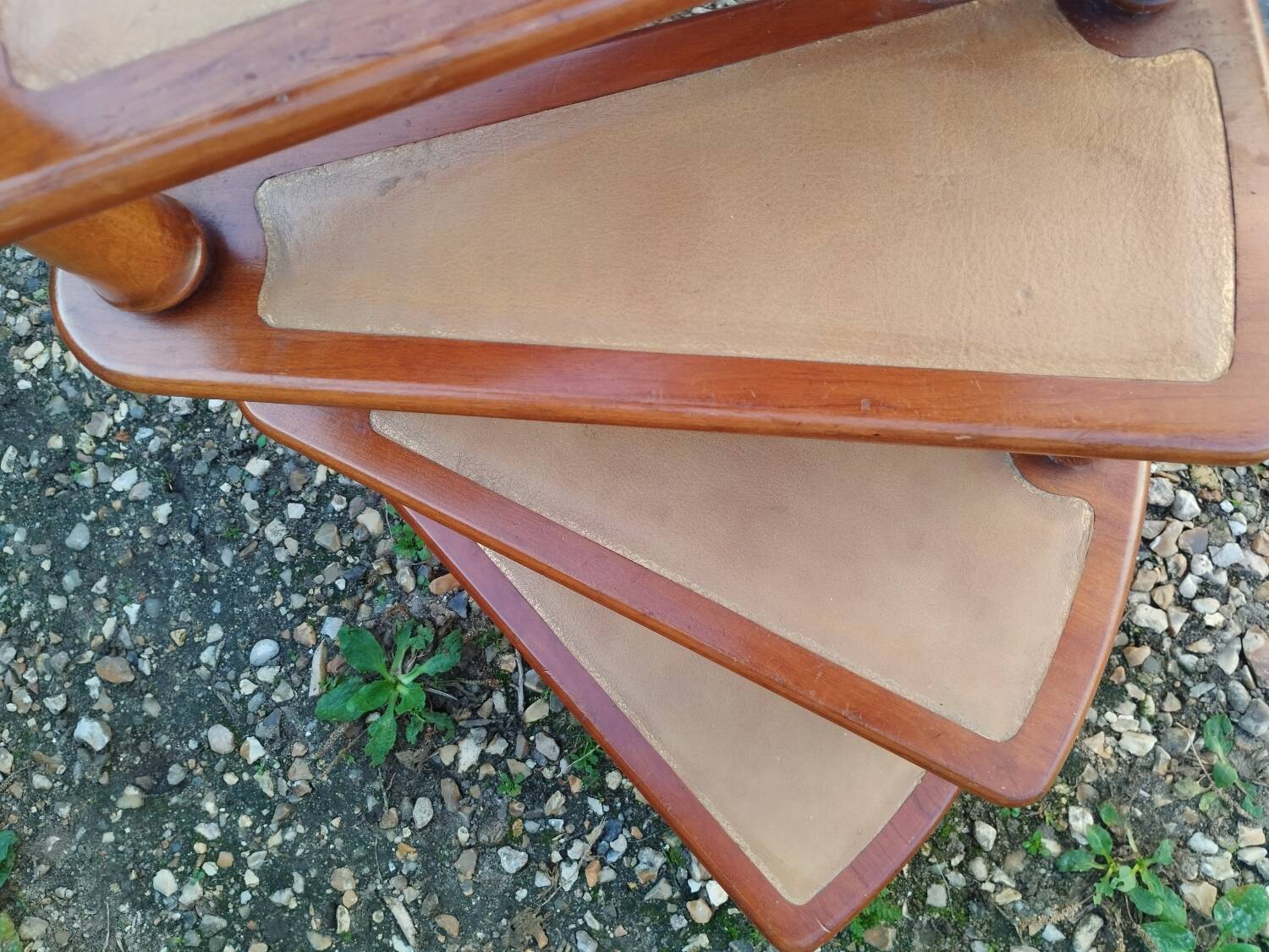 Escalier de bibliothèque ancien vintage